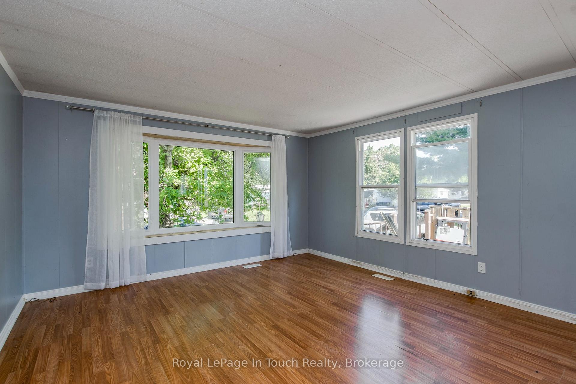 Photo 4 of 21 Vics Road, Midland — HOMEH