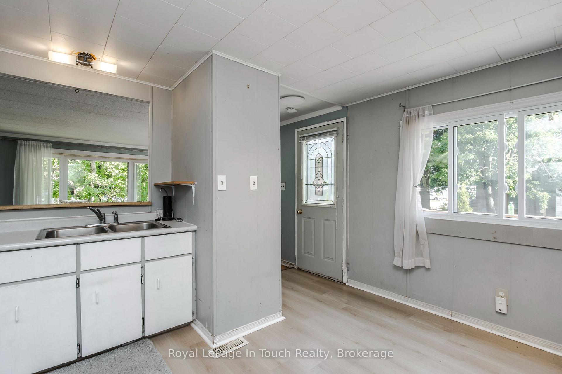 Photo 6 of 21 Vics Road, Midland — HOMEH