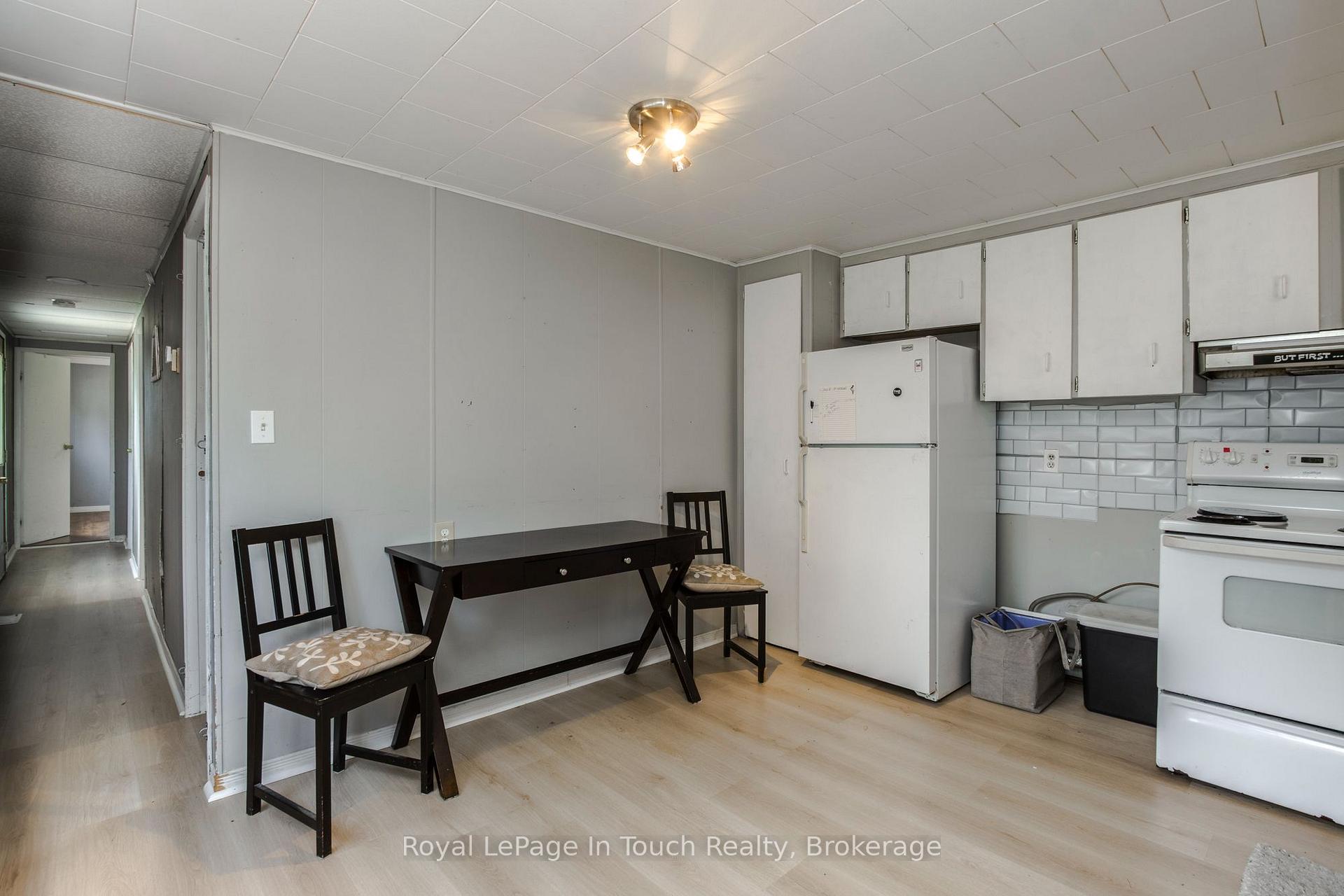 Photo 7 of 21 Vics Road, Midland — HOMEH