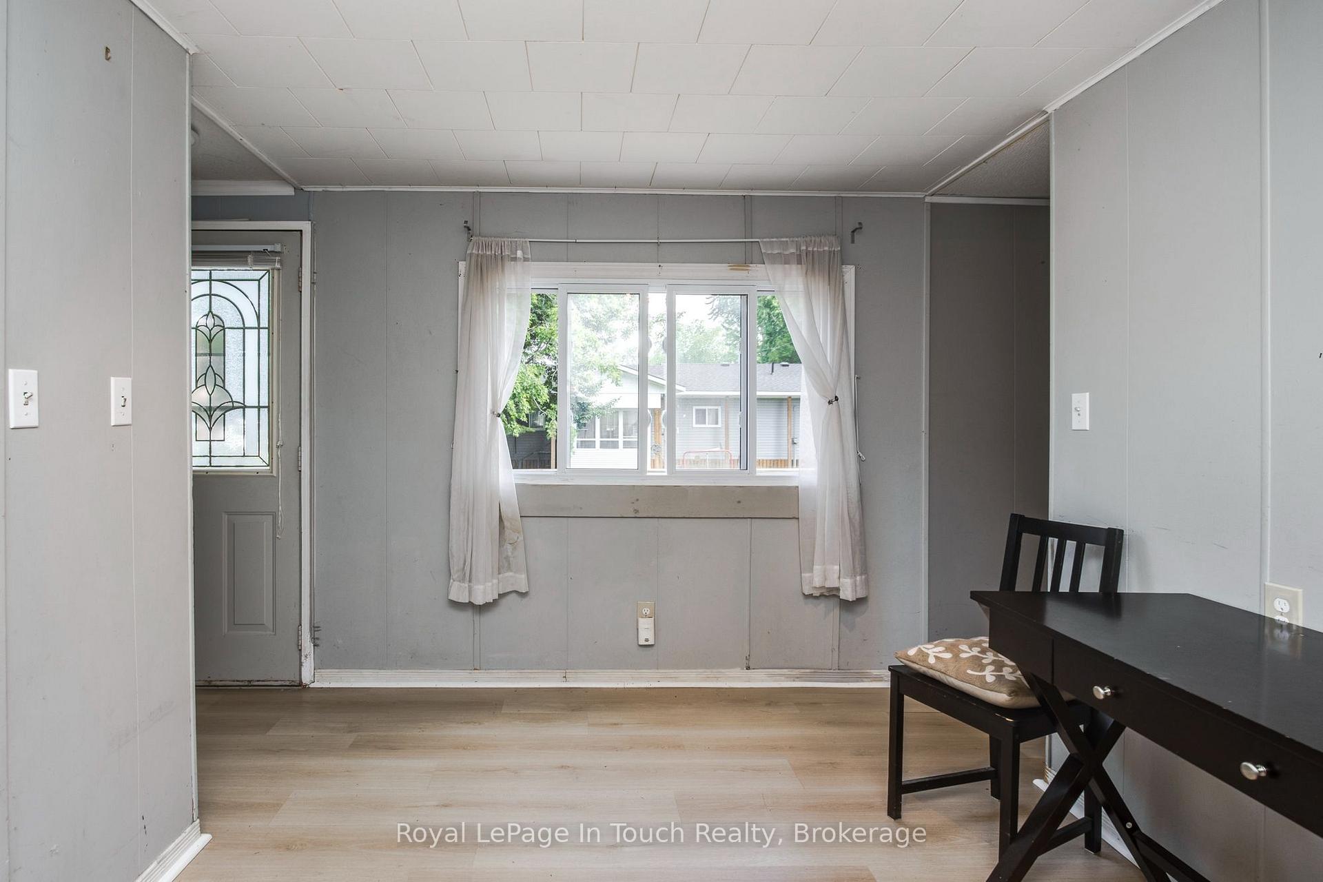 Photo 8 of 21 Vics Road, Midland — HOMEH