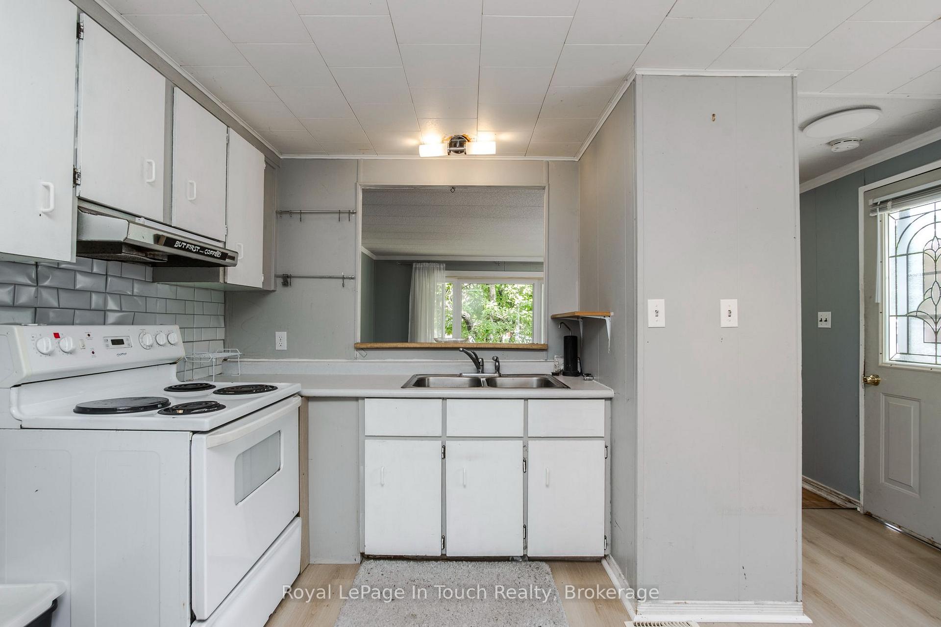 Photo 9 of 21 Vics Road, Midland — HOMEH