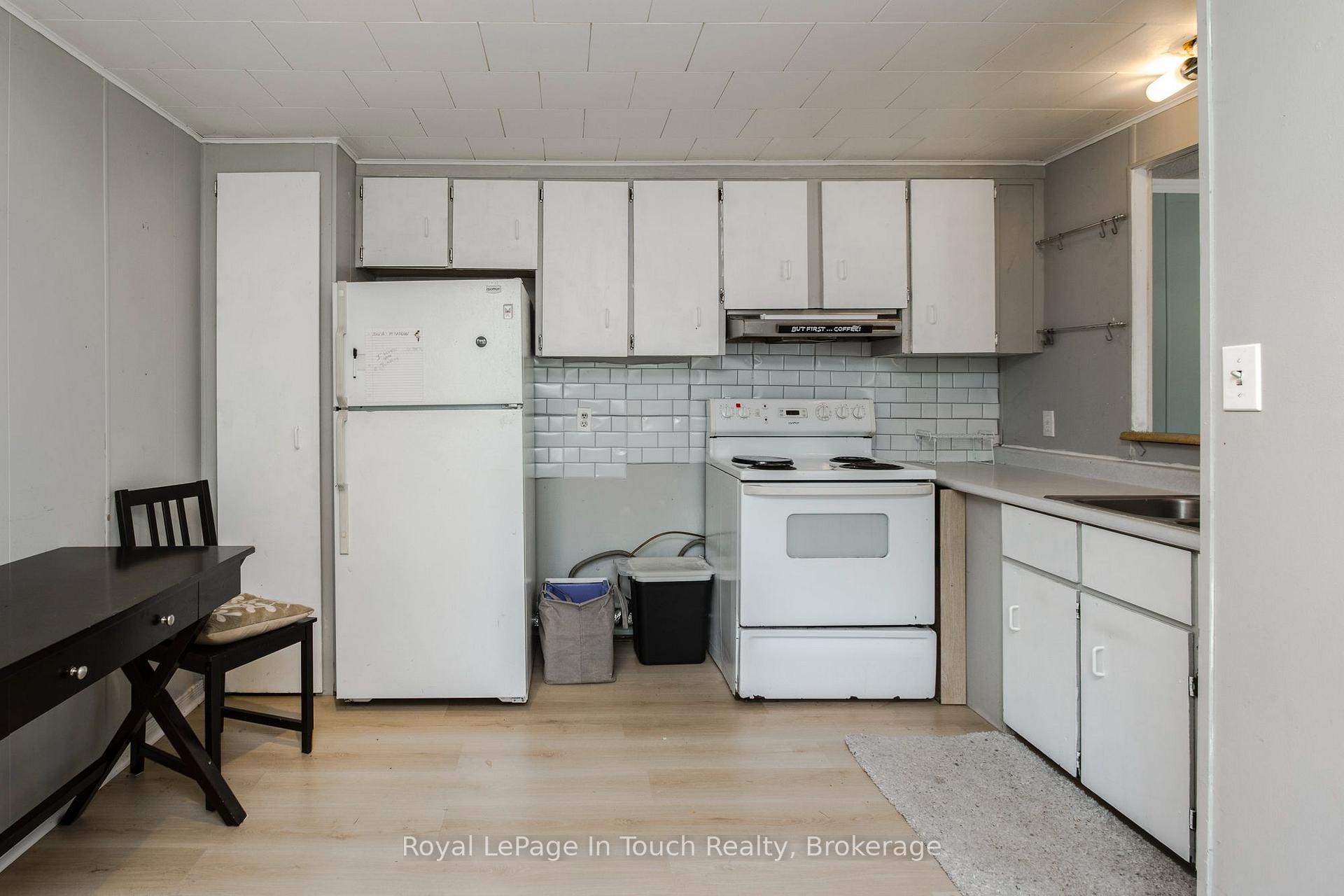 Photo 10 of 21 Vics Road, Midland — HOMEH