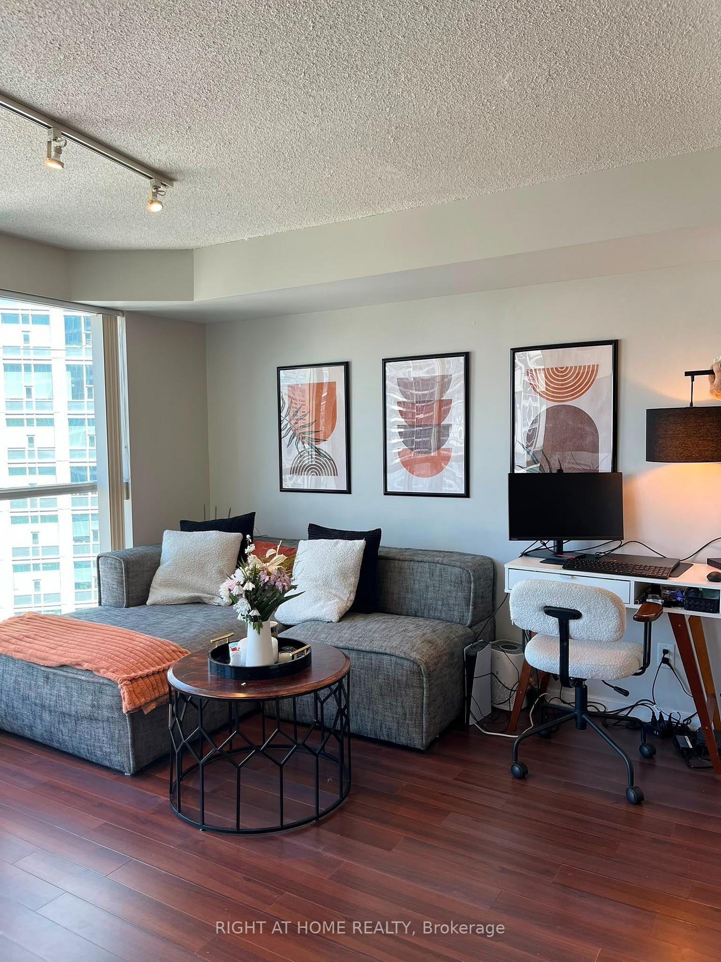 Photo 4 of Unit 1913, 8 York Street, Toronto, Waterfront Communities — HOMEH