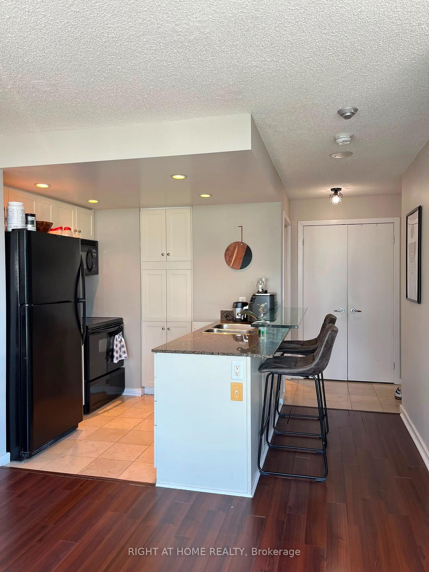 Photo 7 of Unit 1913, 8 York Street, Toronto, Waterfront Communities — HOMEH