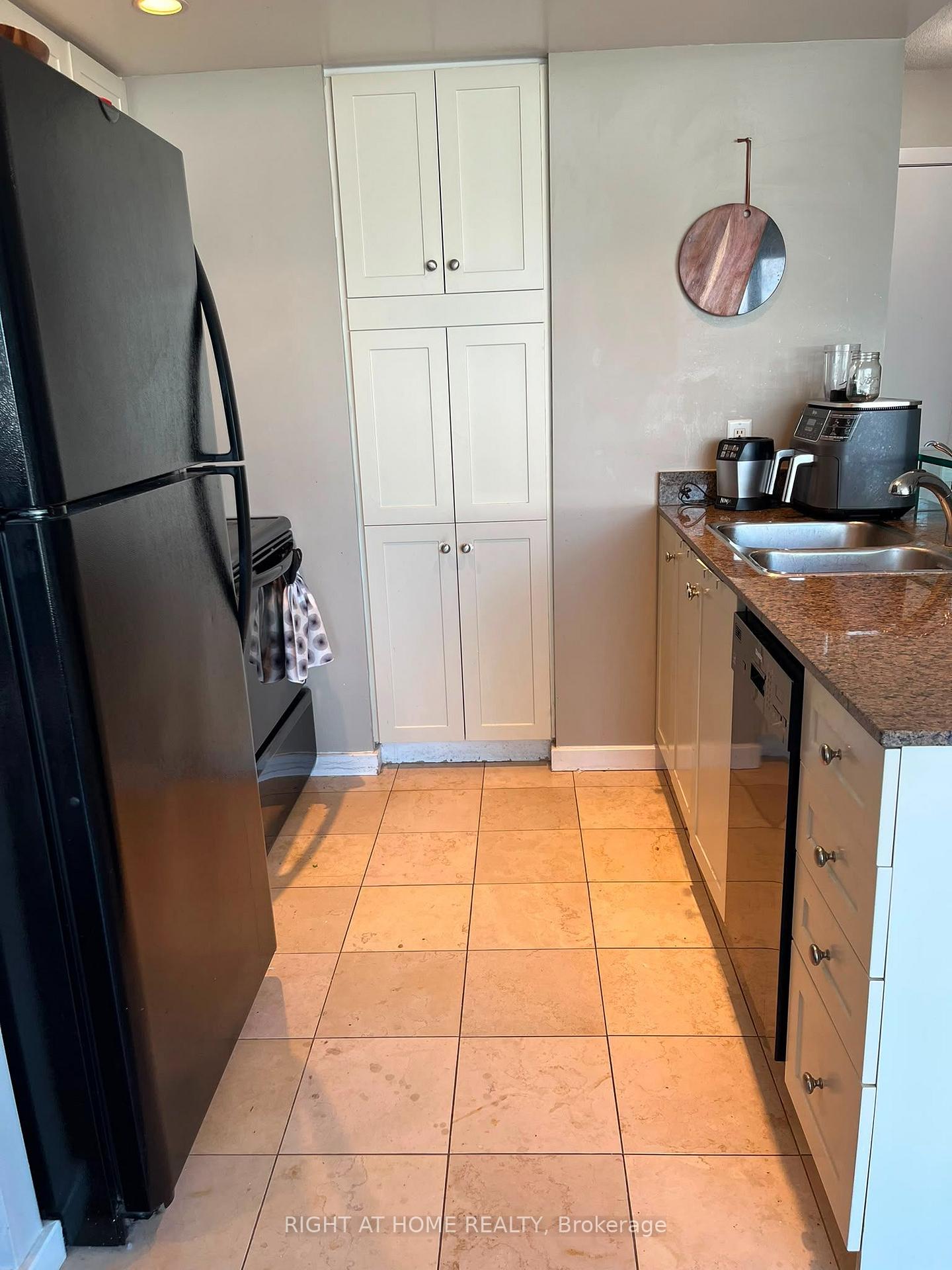 Photo 8 of Unit 1913, 8 York Street, Toronto, Waterfront Communities — HOMEH
