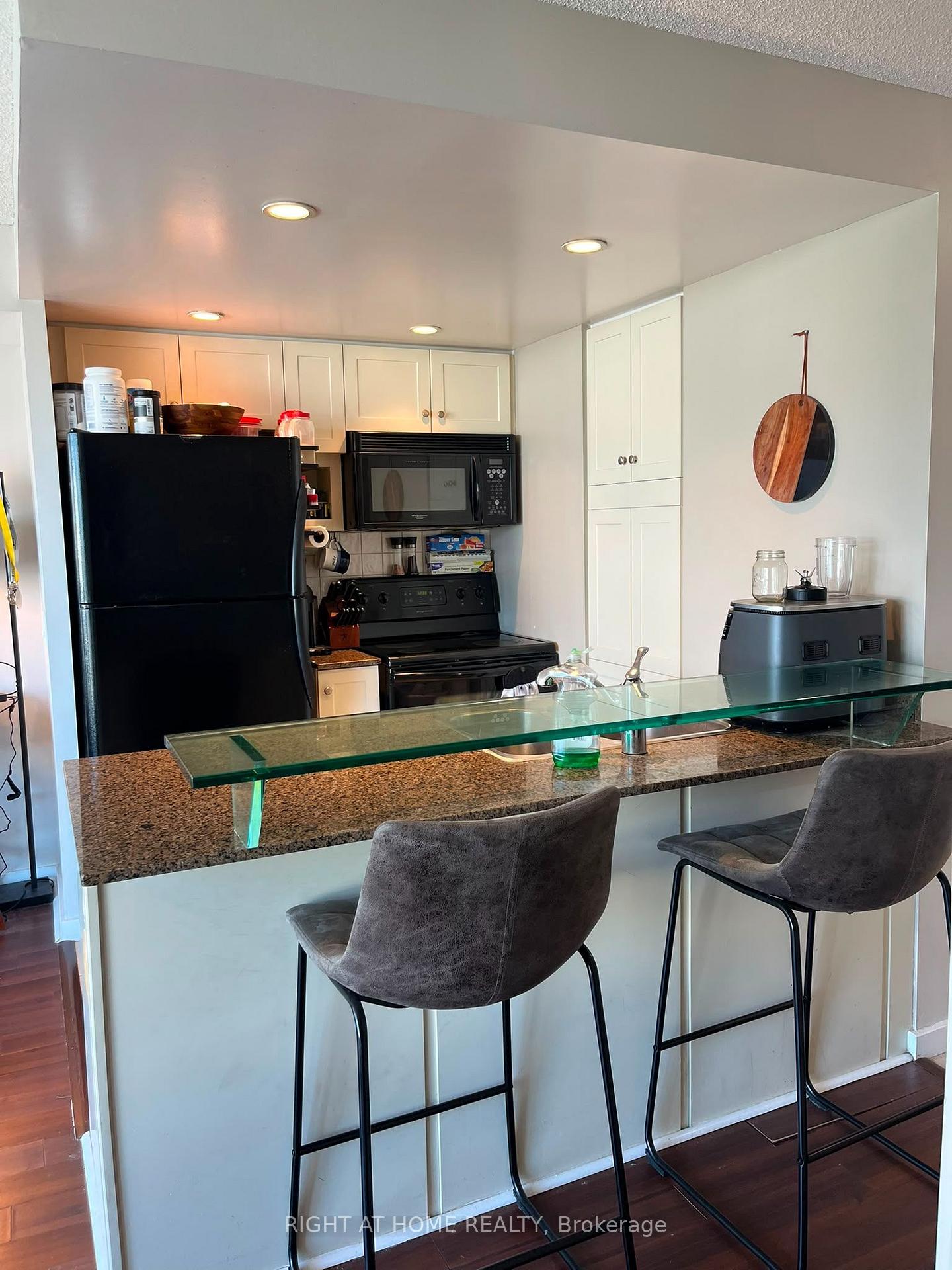 Photo 9 of Unit 1913, 8 York Street, Toronto, Waterfront Communities — HOMEH