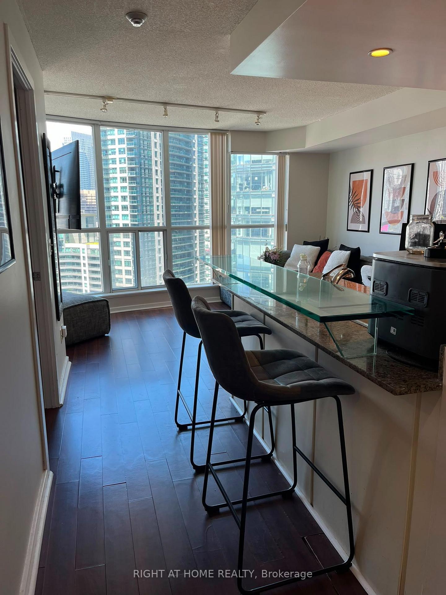 Photo 10 of Unit 1913, 8 York Street, Toronto, Waterfront Communities — HOMEH