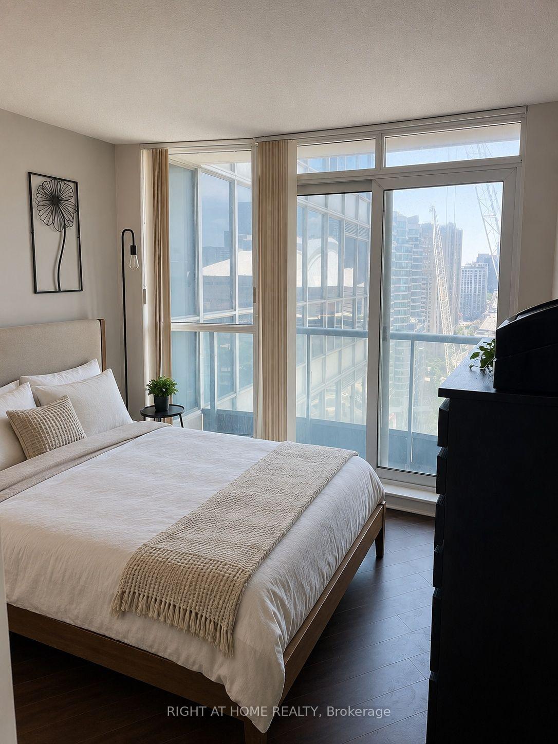 Photo 12 of Unit 1913, 8 York Street, Toronto, Waterfront Communities — HOMEH