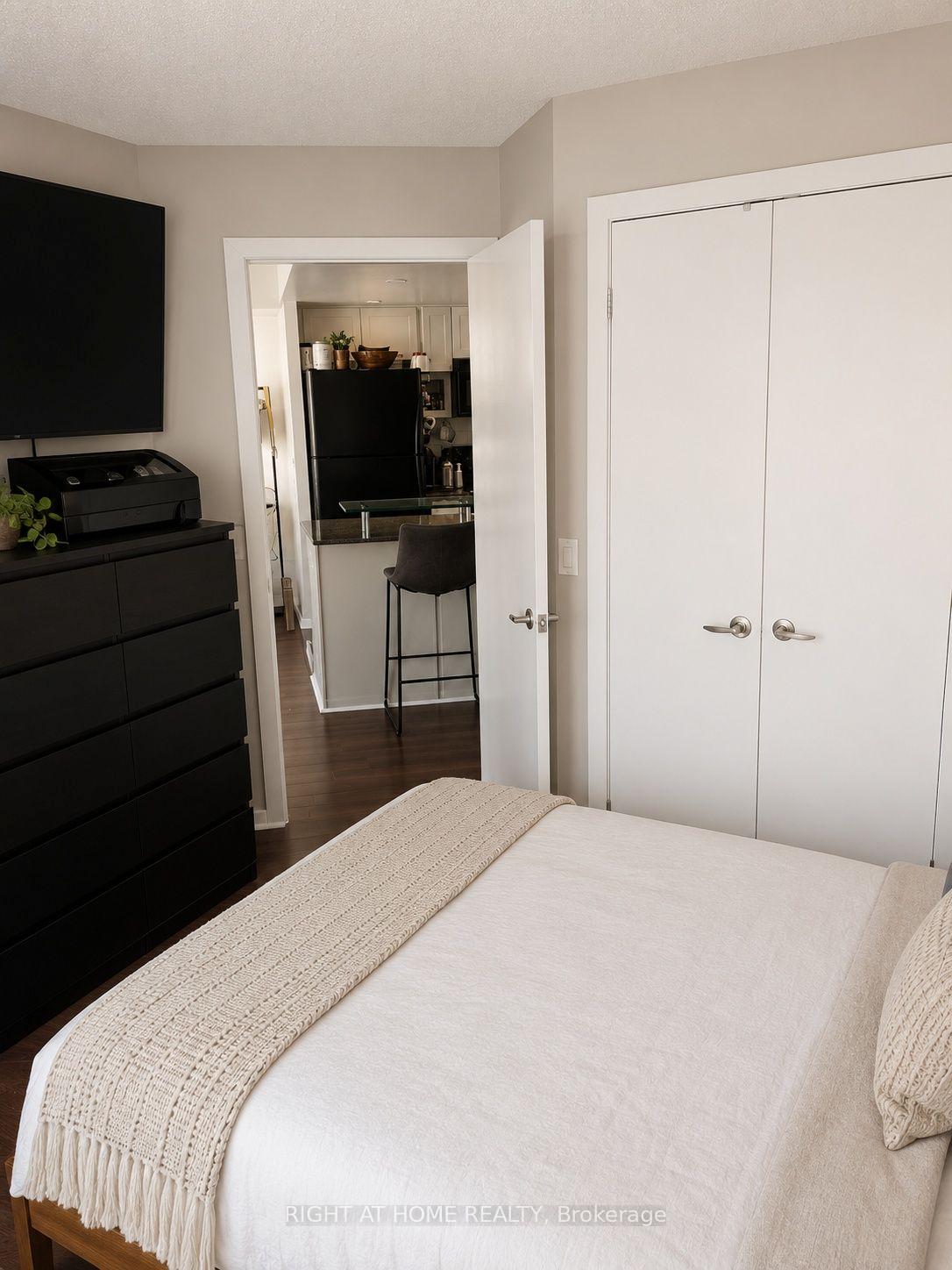 Photo 13 of Unit 1913, 8 York Street, Toronto, Waterfront Communities — HOMEH