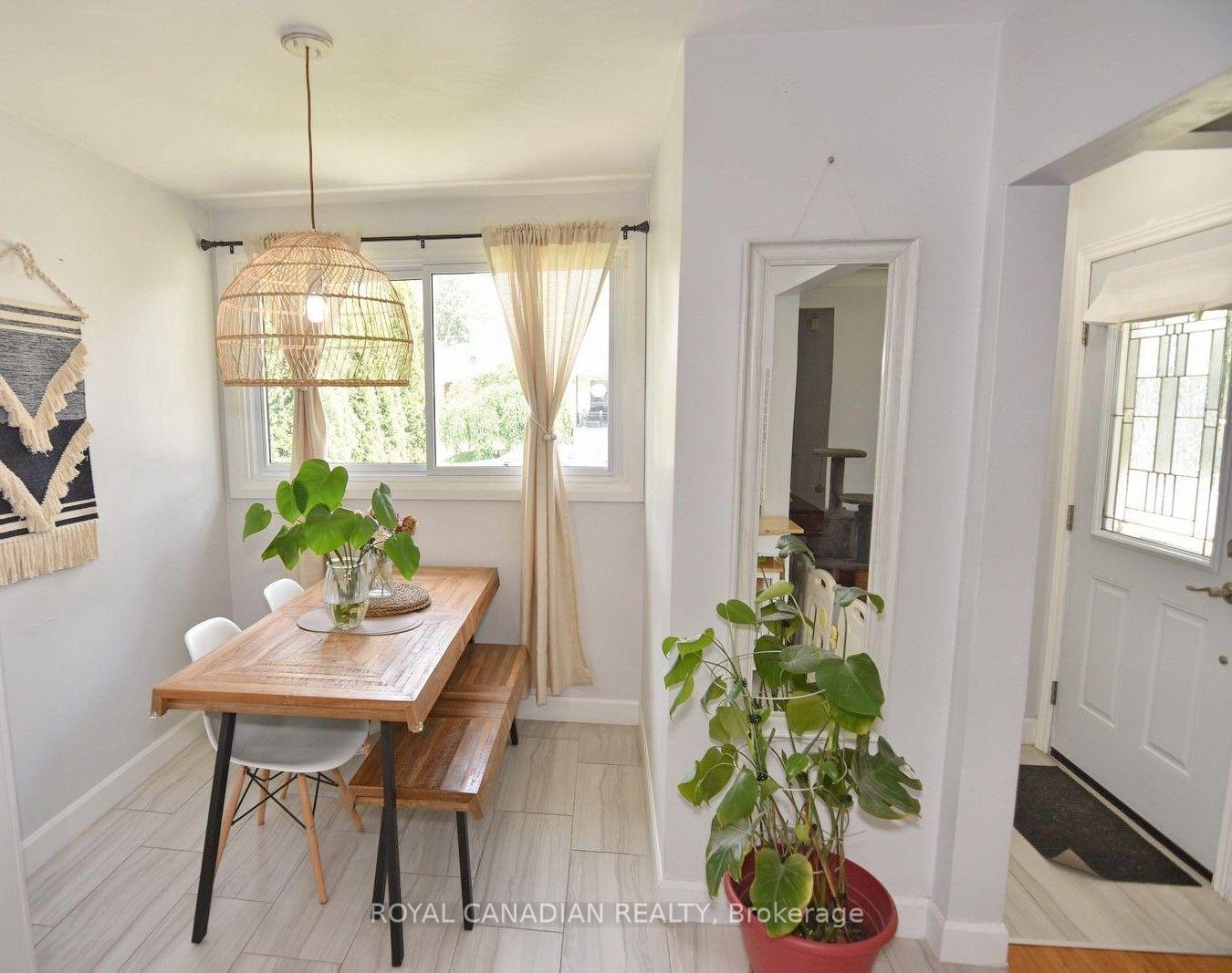 Photo 4 of 1635 Elsmere Avenue, Windsor — HOMEH