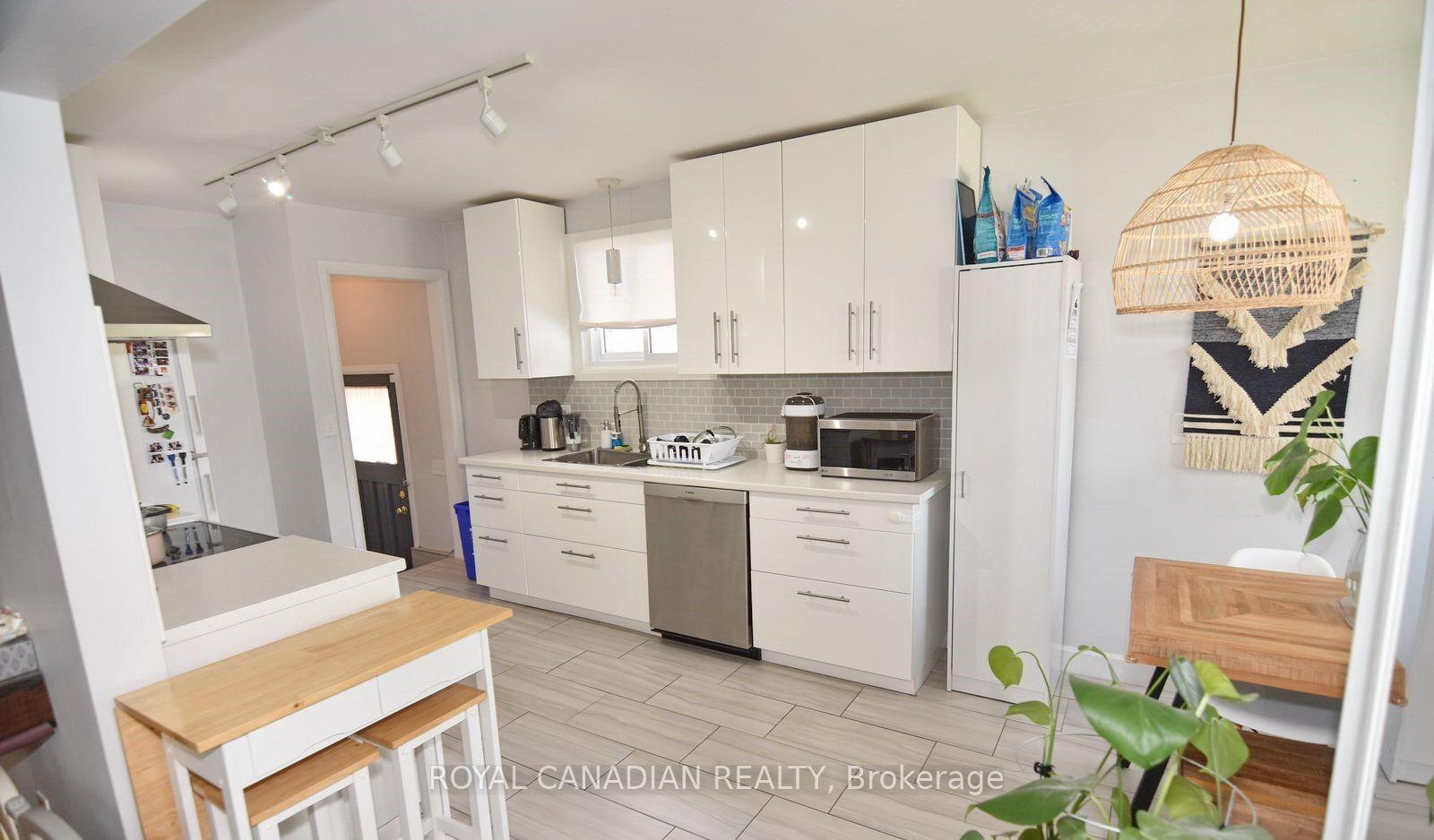 Photo 5 of 1635 Elsmere Avenue, Windsor — HOMEH