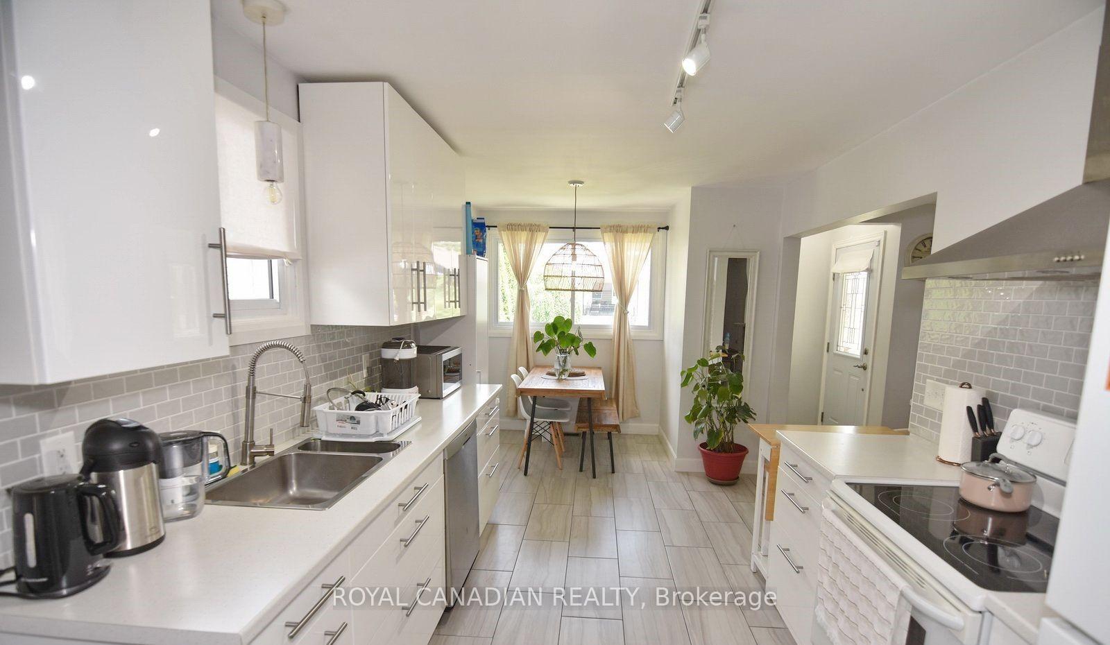 Photo 7 of 1635 Elsmere Avenue, Windsor — HOMEH