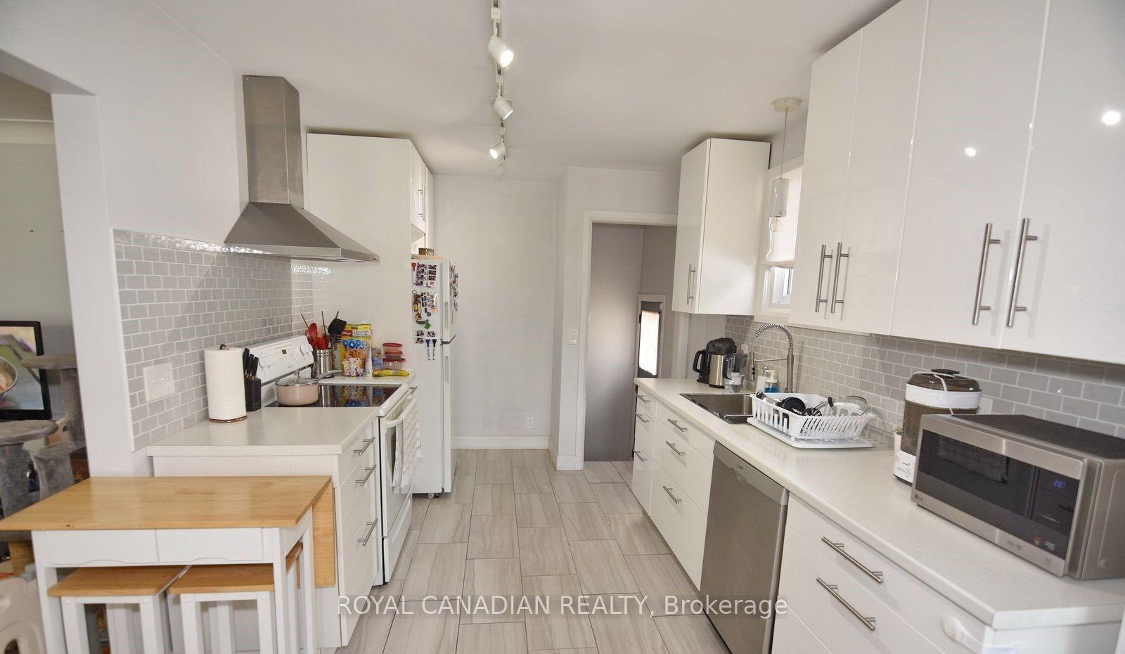 Photo 8 of 1635 Elsmere Avenue, Windsor — HOMEH