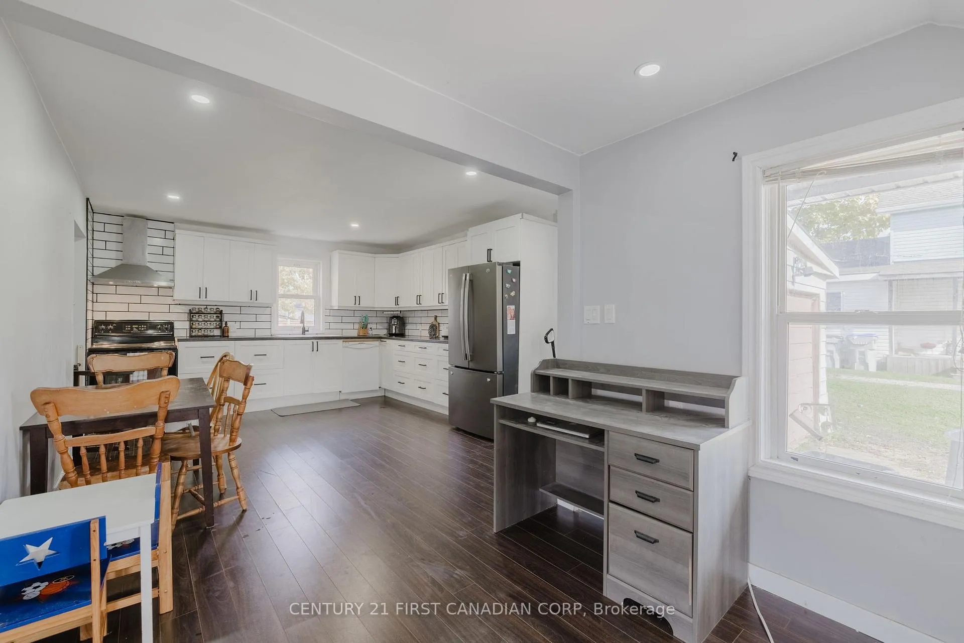 Photo 20 of 603 Erie Street, Warwick, Watford — HOMEH