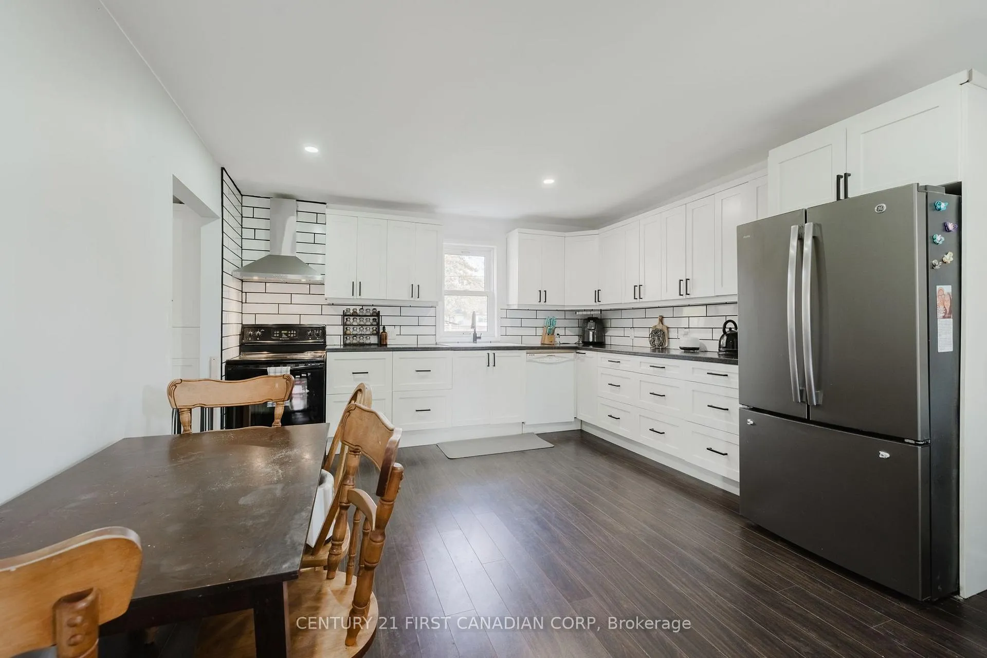 Photo 21 of 603 Erie Street, Warwick, Watford — HOMEH