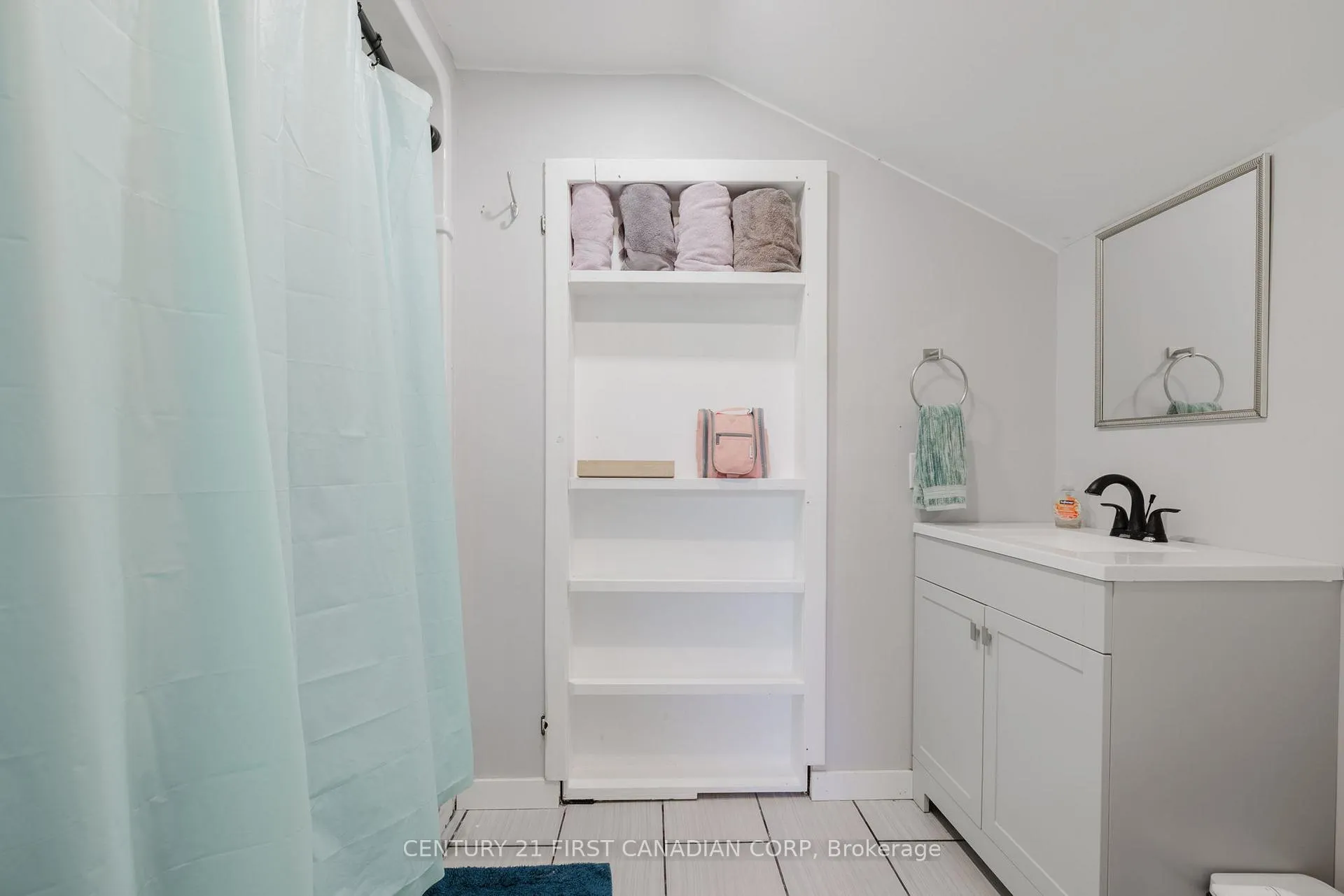 Photo 24 of 603 Erie Street, Warwick, Watford — HOMEH