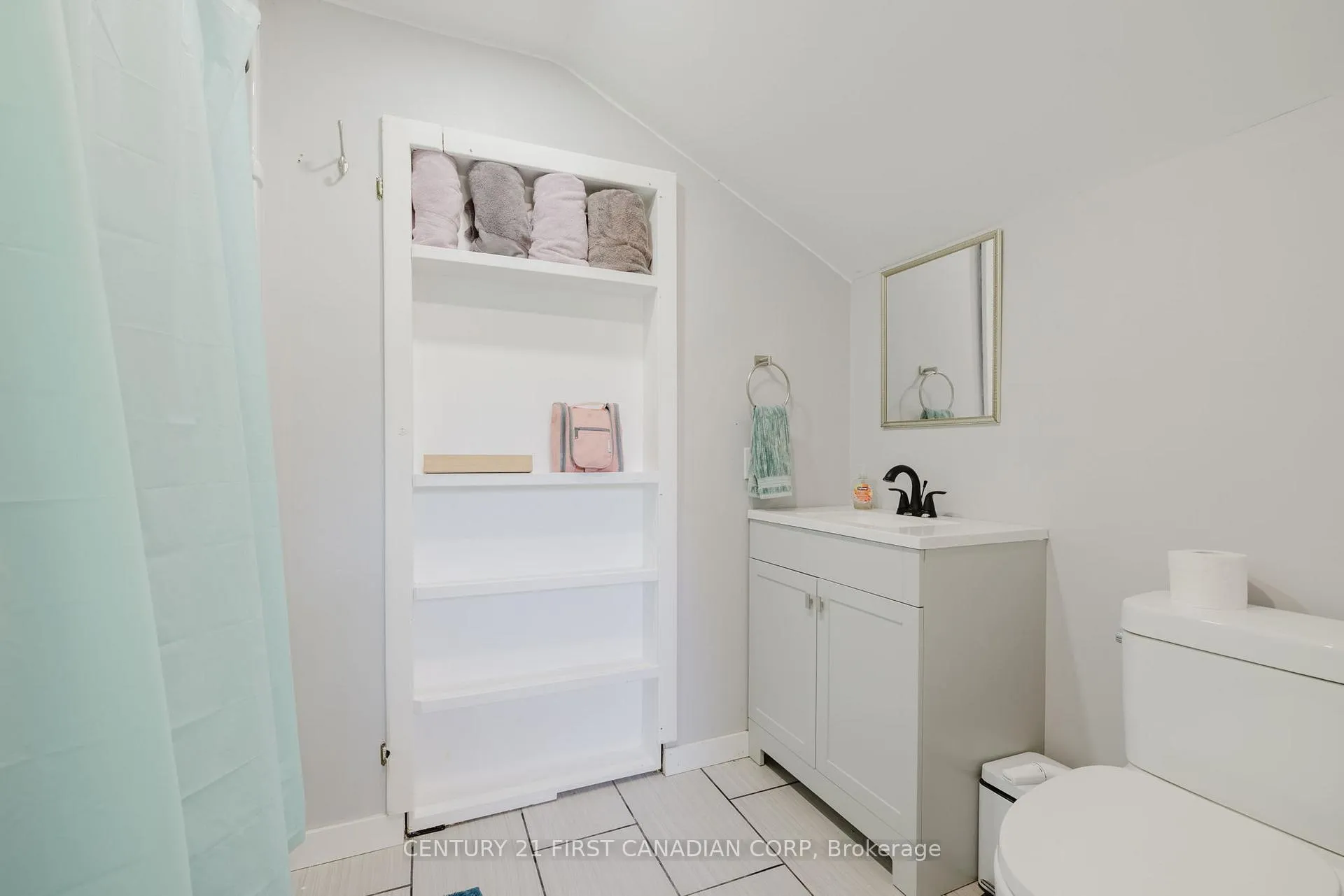 Photo 25 of 603 Erie Street, Warwick, Watford — HOMEH