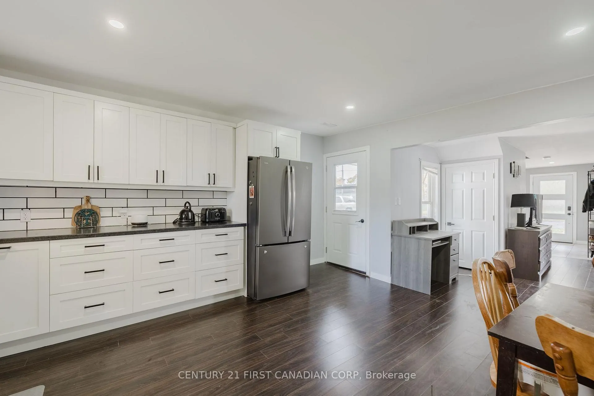 Photo 26 of 603 Erie Street, Warwick, Watford — HOMEH
