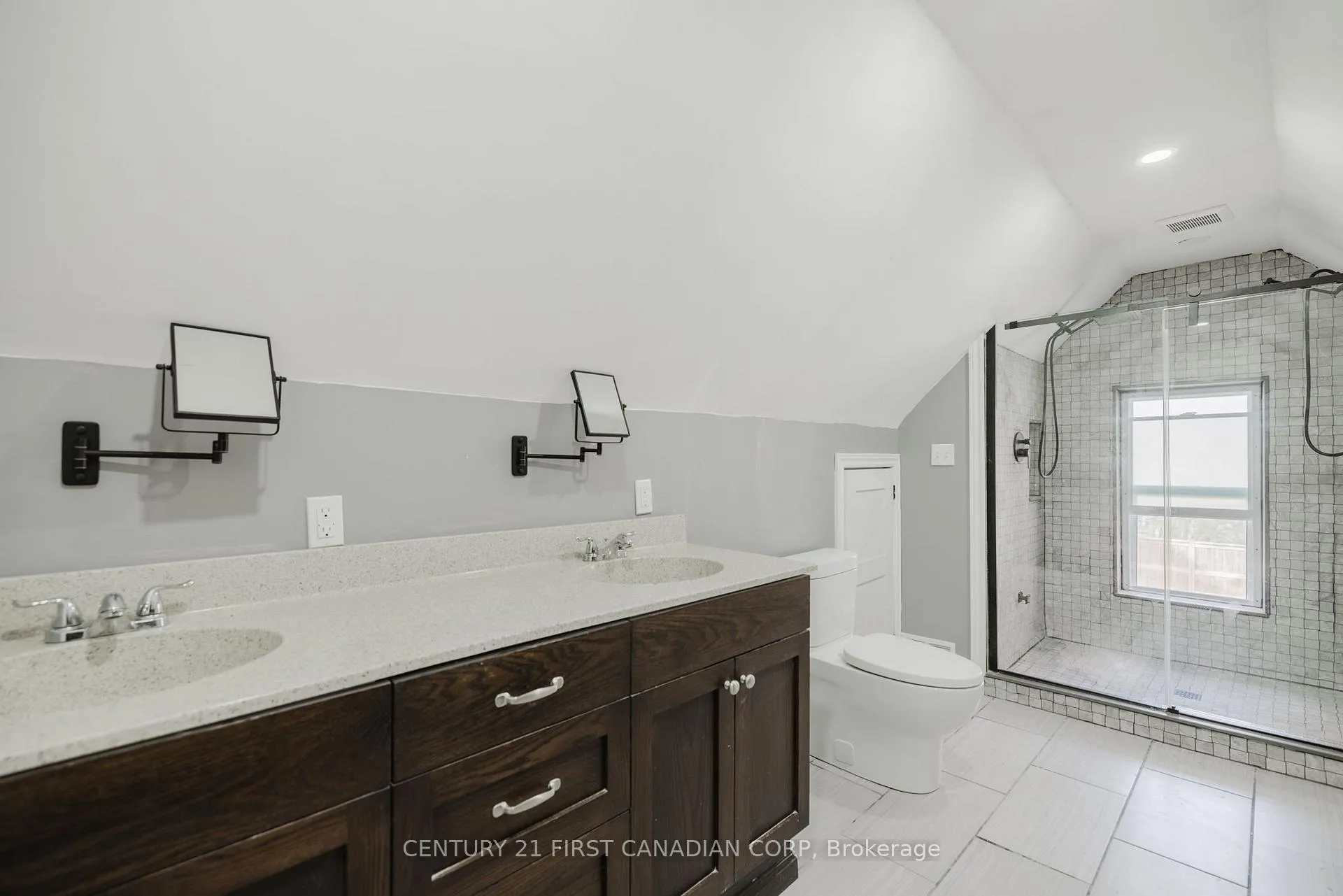 Photo 34 of 603 Erie Street, Warwick, Watford — HOMEH