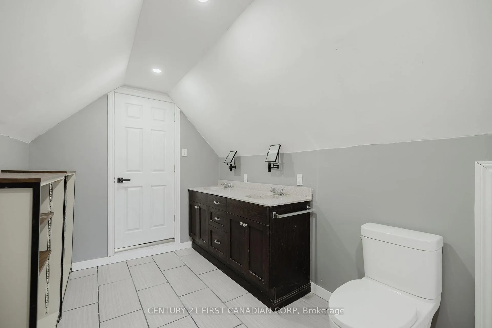 Photo 35 of 603 Erie Street, Warwick, Watford — HOMEH
