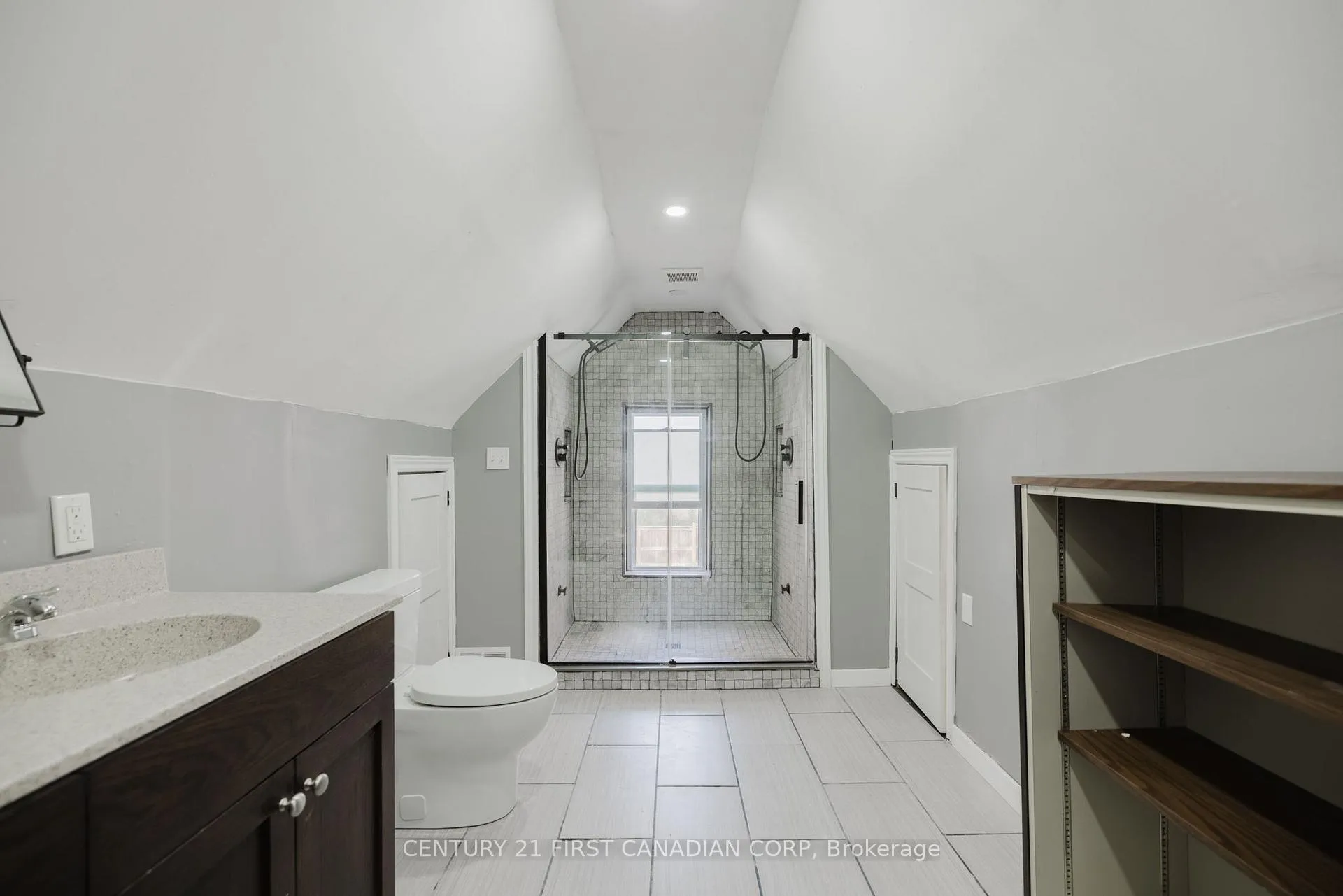 Photo 36 of 603 Erie Street, Warwick, Watford — HOMEH
