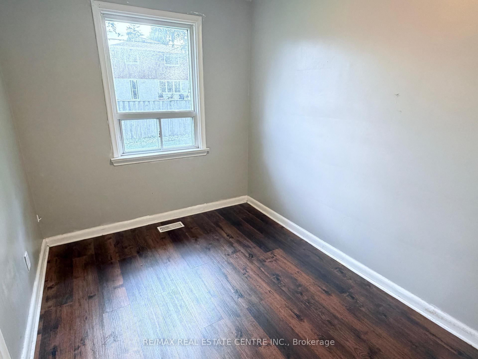 Photo 4 of 52 Sharbot Avenue, Scarborough, Woburn — HOMEH