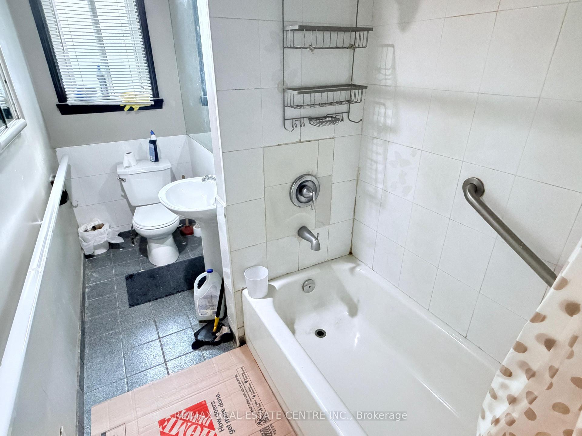 Photo 11 of 52 Sharbot Avenue, Scarborough, Woburn — HOMEH