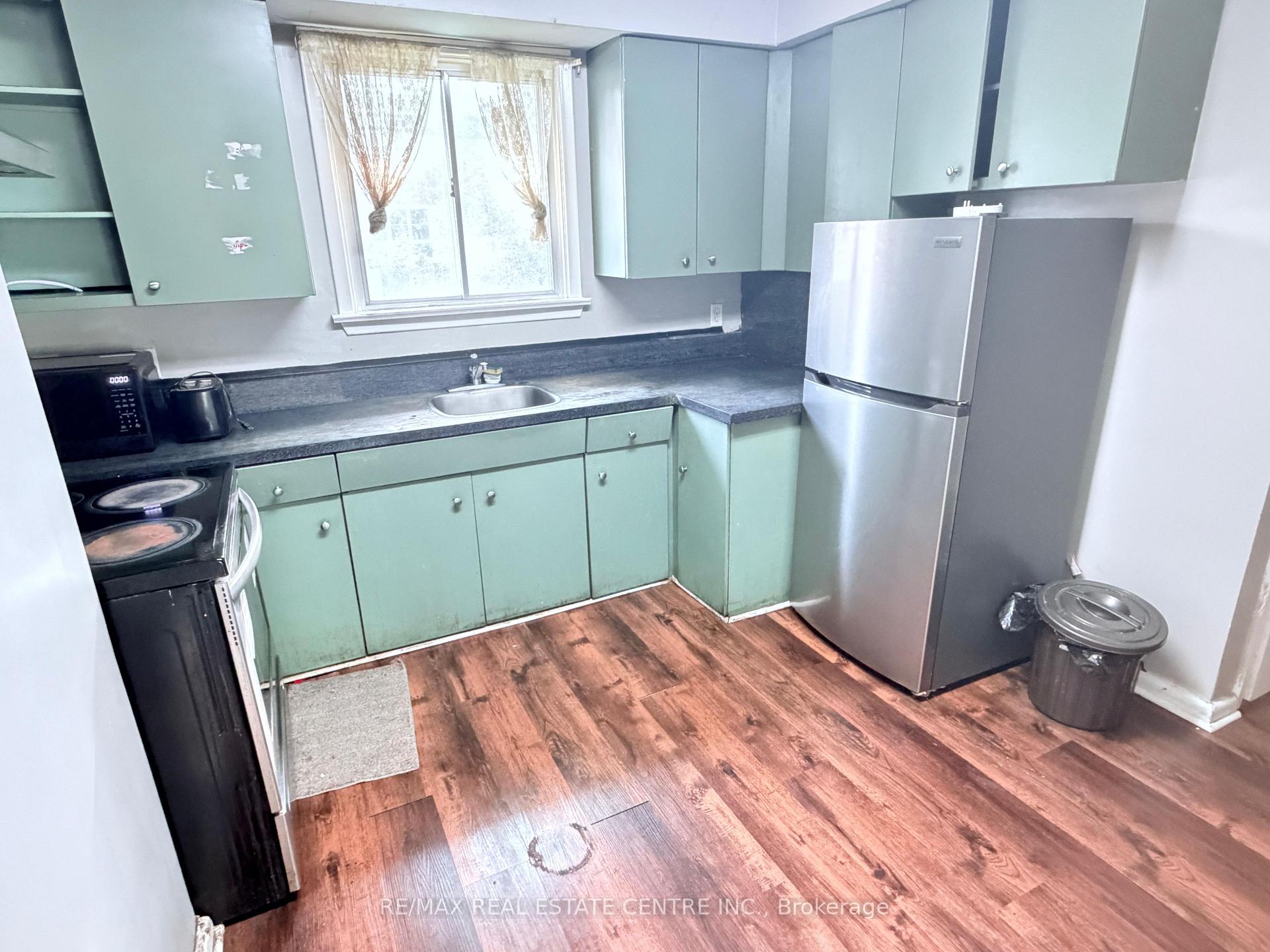 Photo 12 of 52 Sharbot Avenue, Scarborough, Woburn — HOMEH