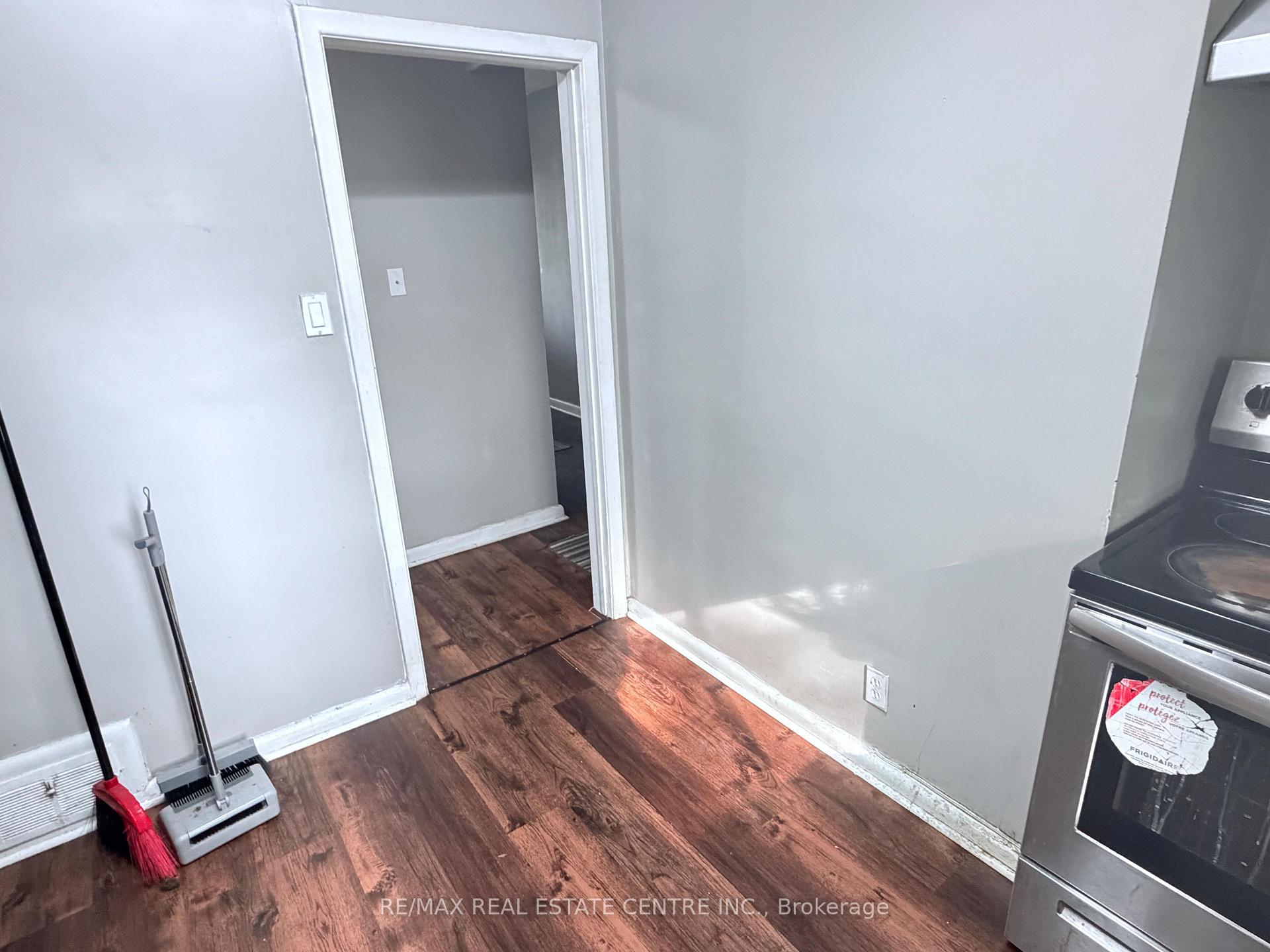 Photo 13 of 52 Sharbot Avenue, Scarborough, Woburn — HOMEH