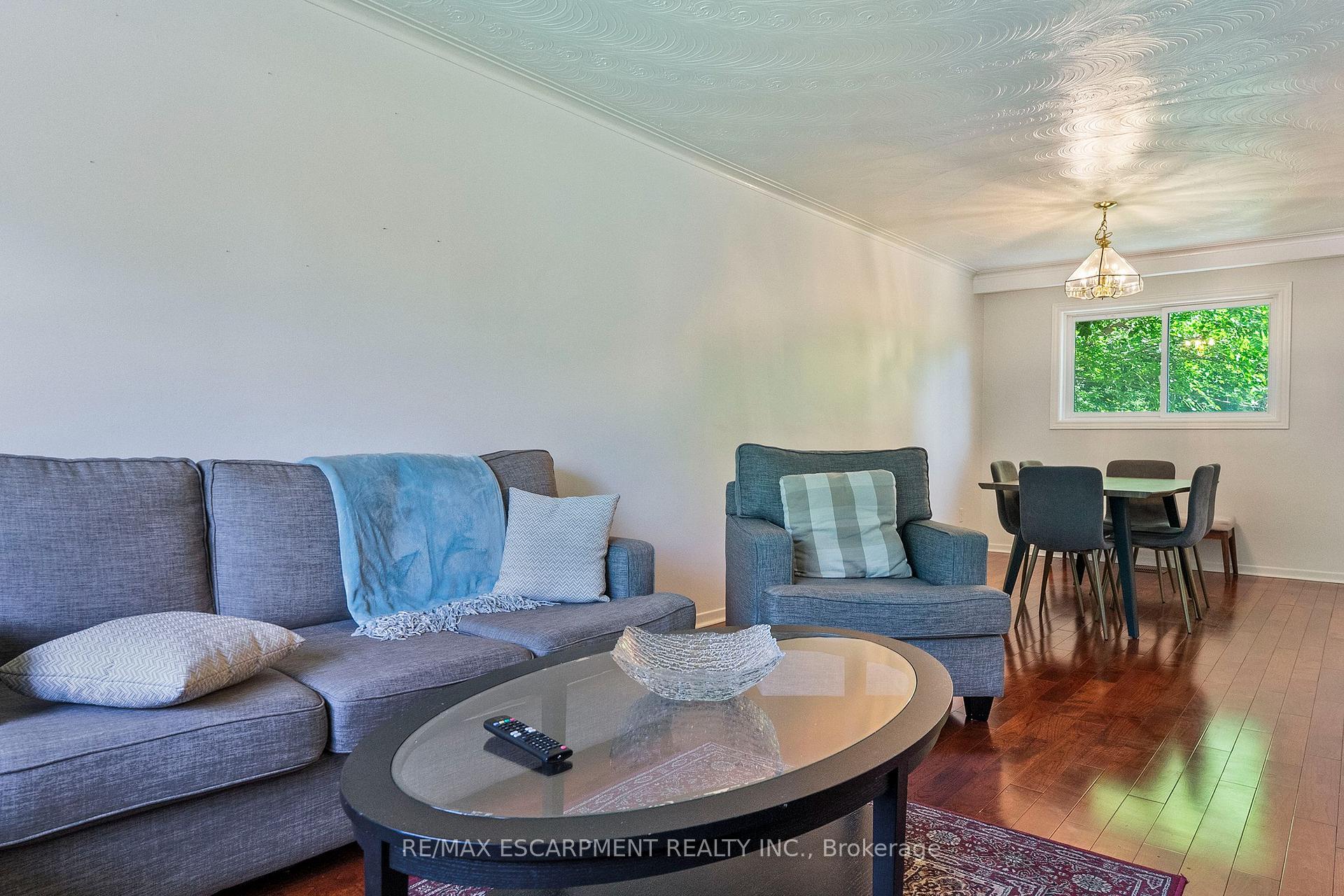 Photo 4 of 2506 Yarmouth Crescent, Oakville, West — HOMEH