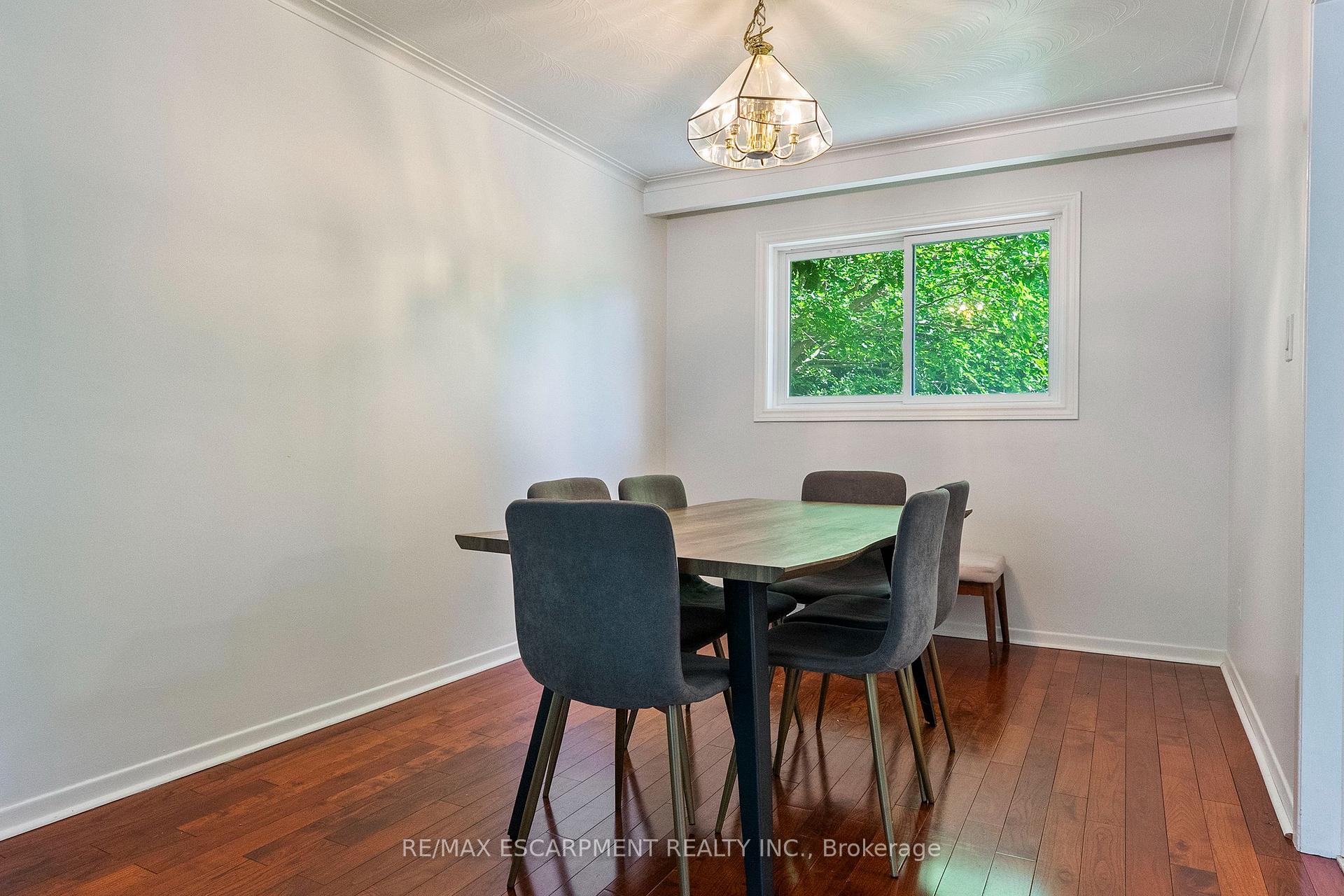 Photo 5 of 2506 Yarmouth Crescent, Oakville, West — HOMEH