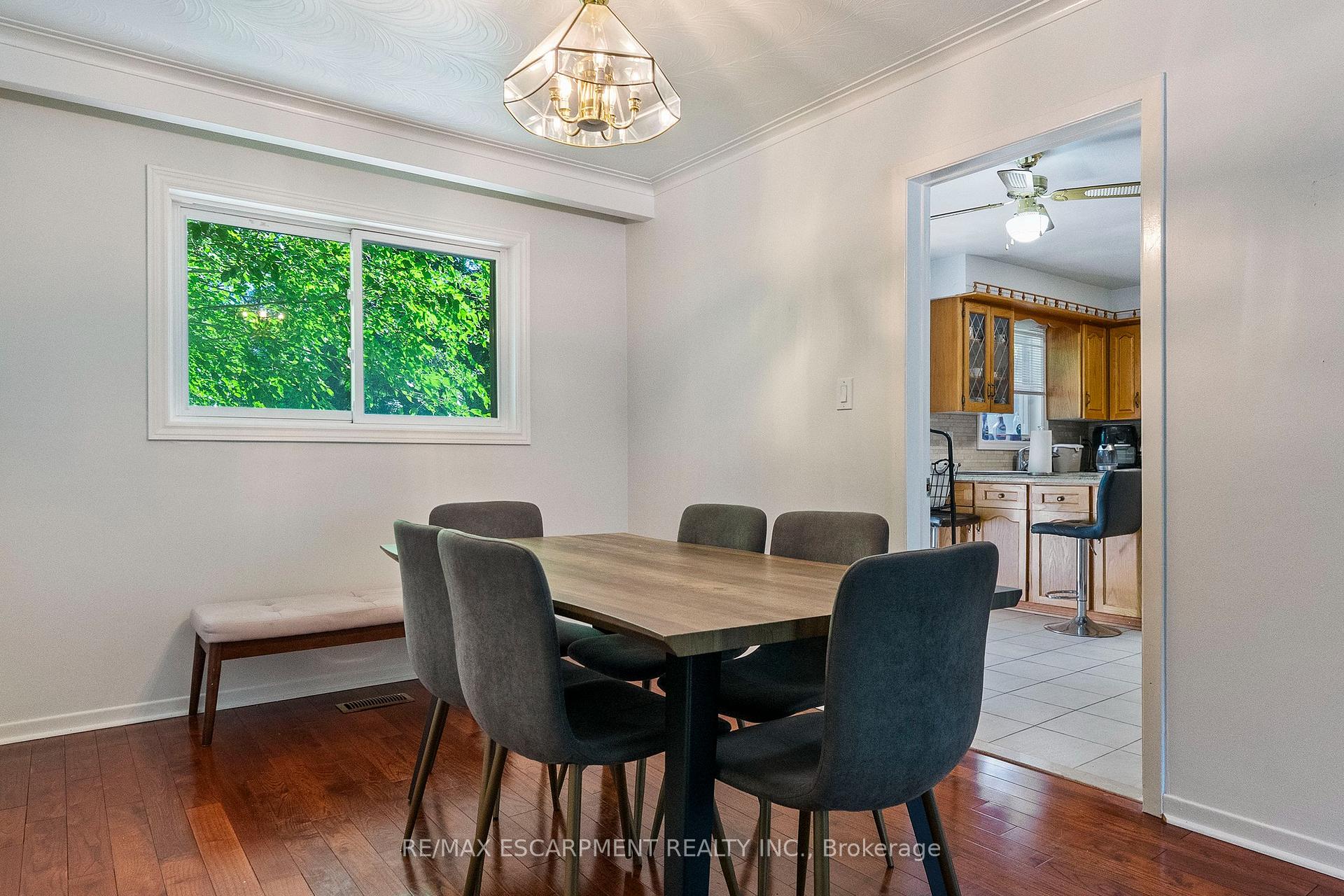 Photo 6 of 2506 Yarmouth Crescent, Oakville, West — HOMEH
