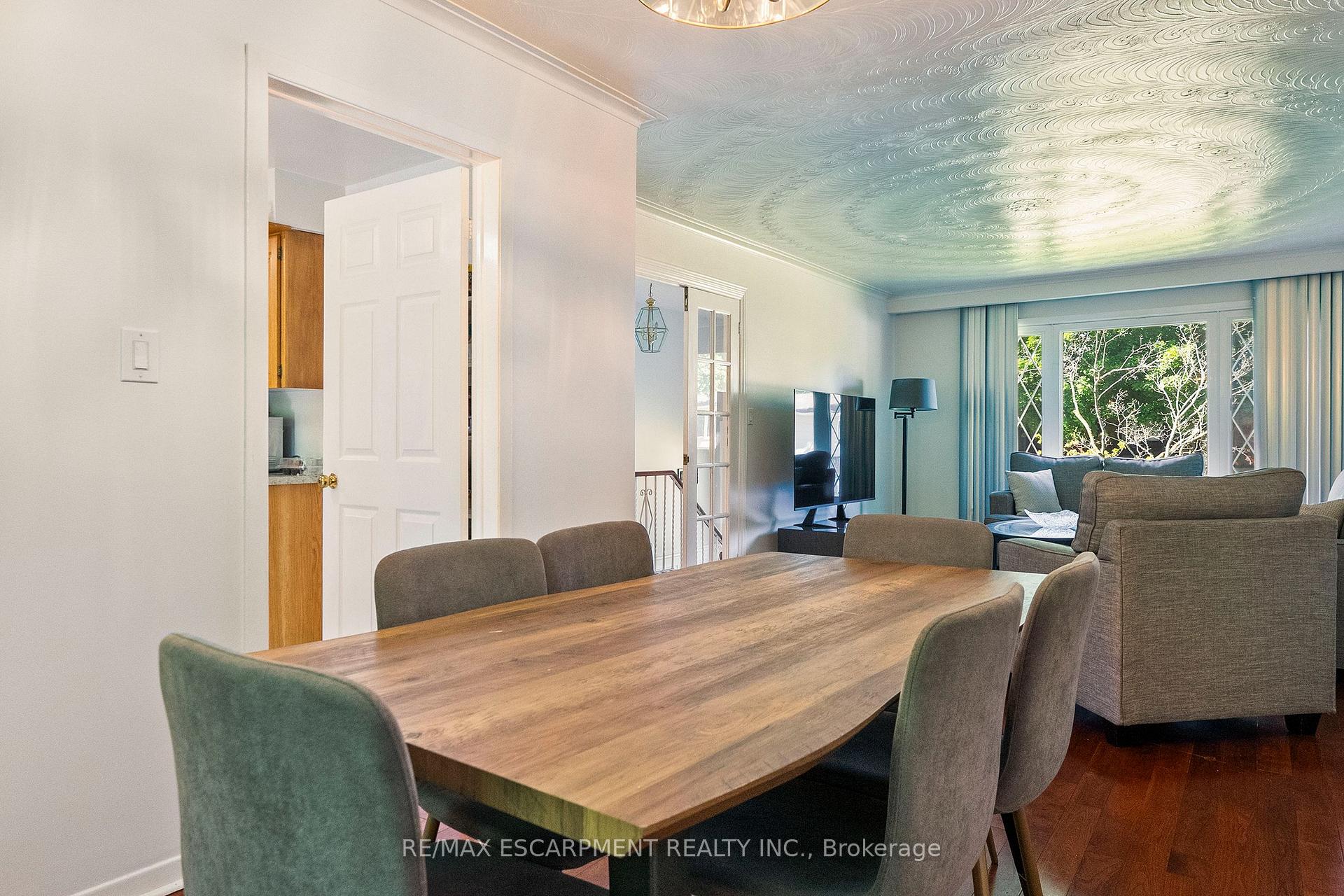 Photo 7 of 2506 Yarmouth Crescent, Oakville, West — HOMEH