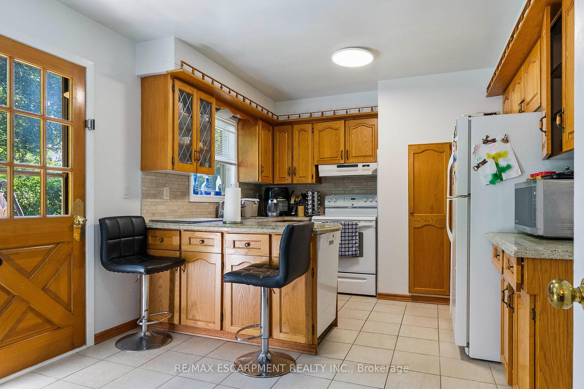 Photo 8 of 2506 Yarmouth Crescent, Oakville, West — HOMEH