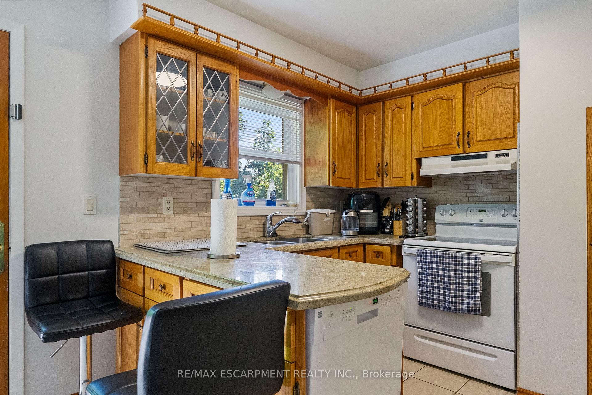 Photo 9 of 2506 Yarmouth Crescent, Oakville, West — HOMEH