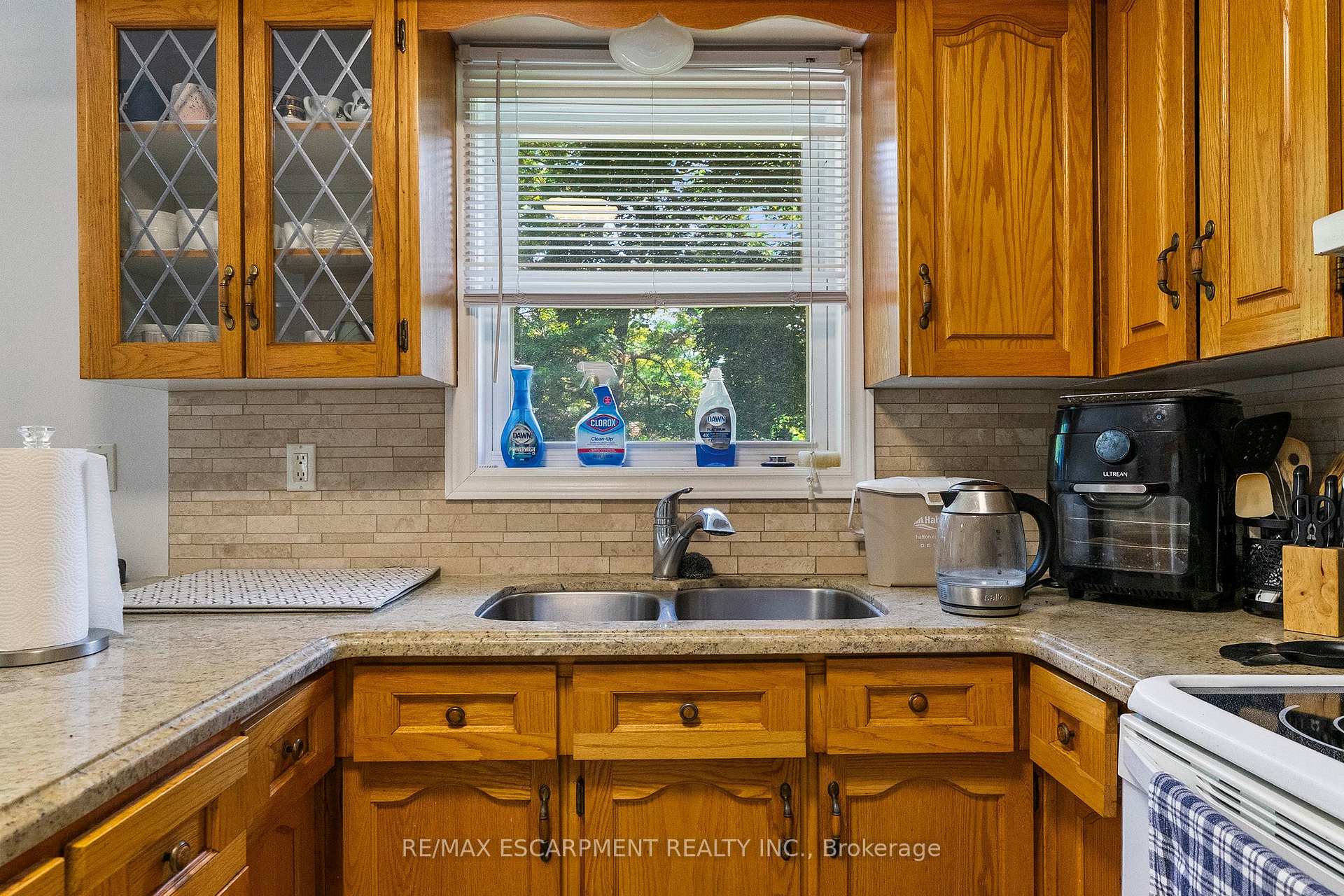 Photo 11 of 2506 Yarmouth Crescent, Oakville, West — HOMEH