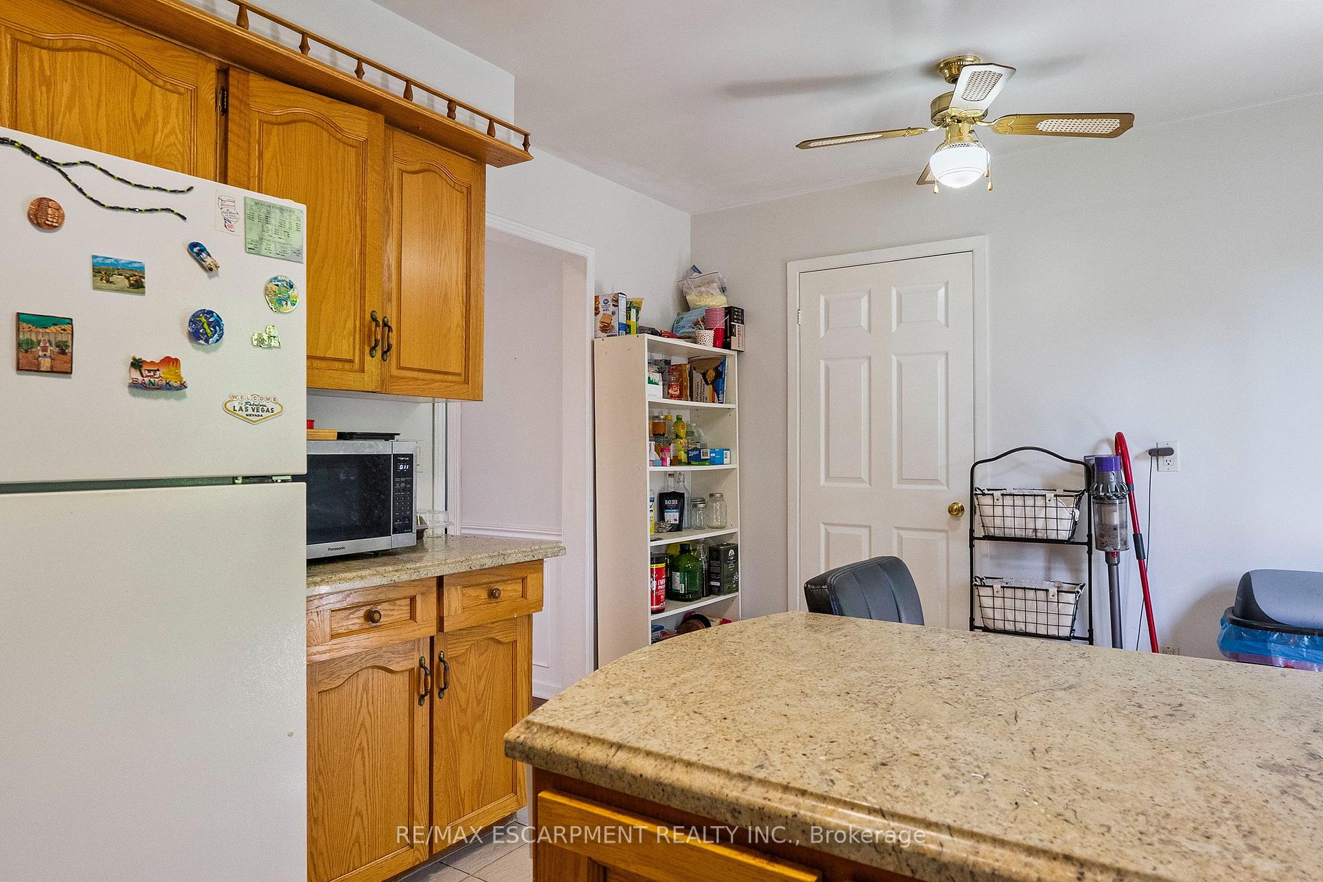 Photo 12 of 2506 Yarmouth Crescent, Oakville, West — HOMEH