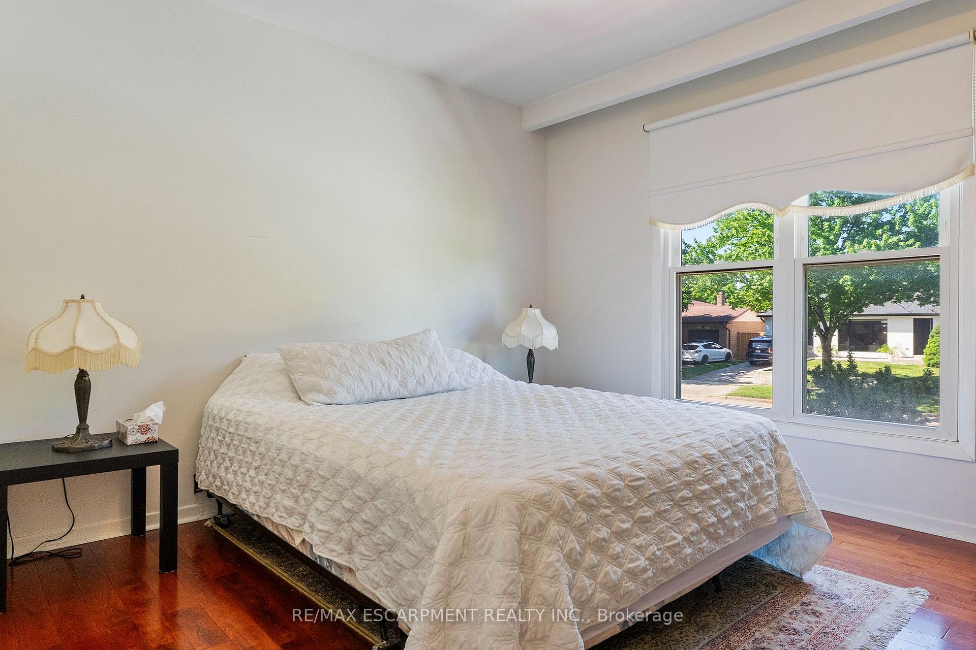 Photo 15 of 2506 Yarmouth Crescent, Oakville, West — HOMEH