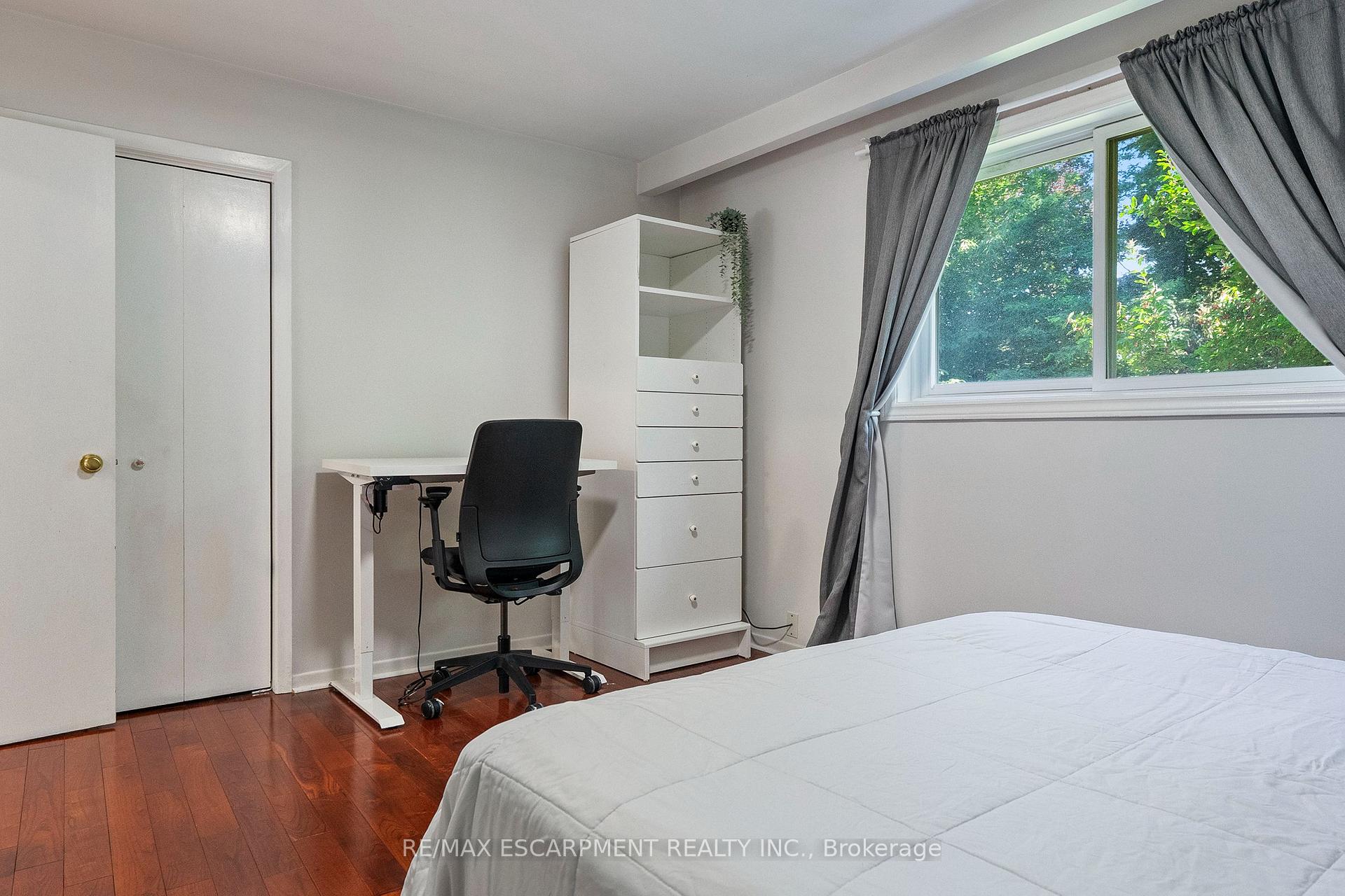 Photo 18 of 2506 Yarmouth Crescent, Oakville, West — HOMEH