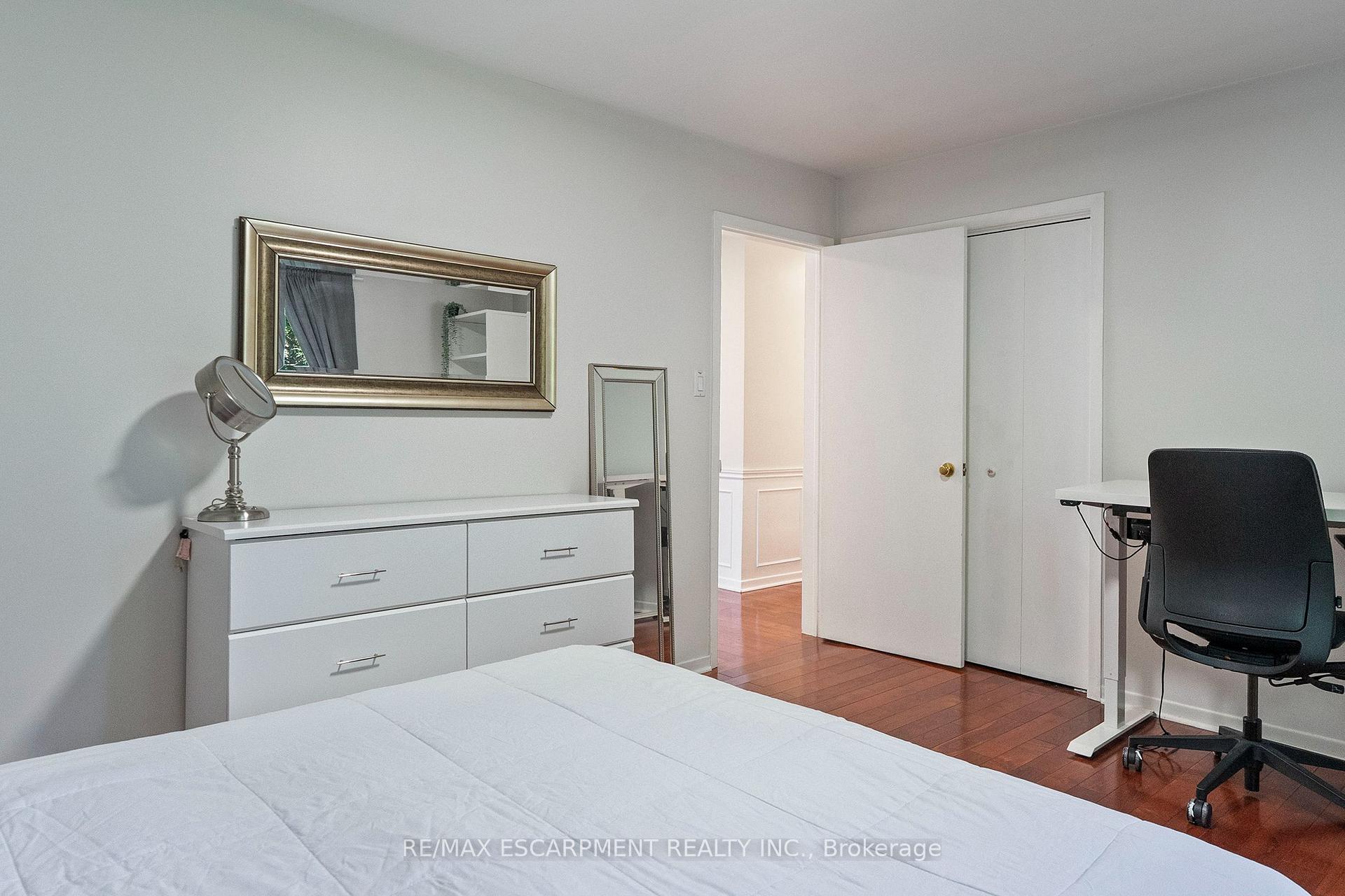 Photo 19 of 2506 Yarmouth Crescent, Oakville, West — HOMEH
