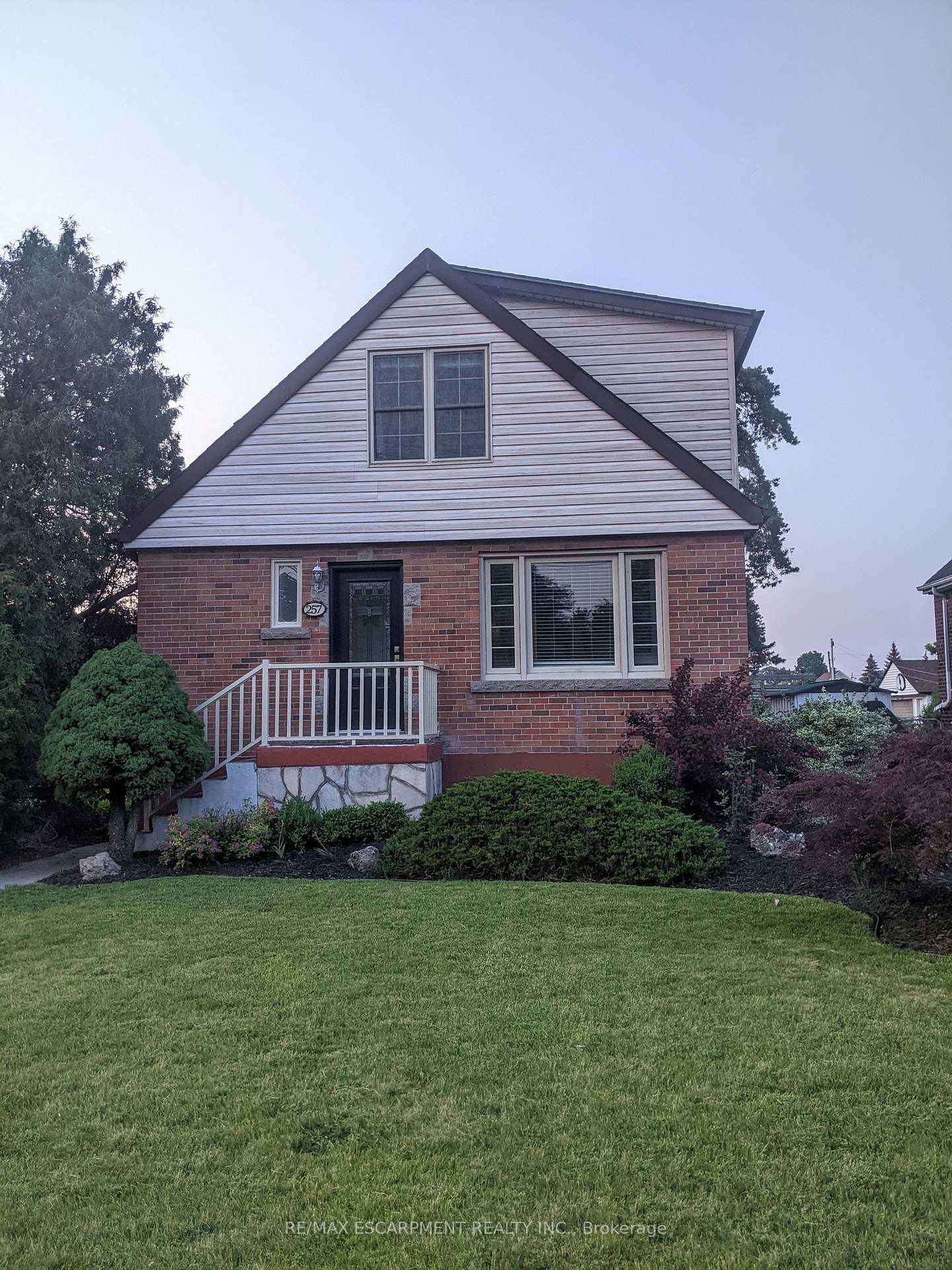 Photo 1 of 257 Dundonald Avenue, Hamilton, Rosedale — HOMEH
