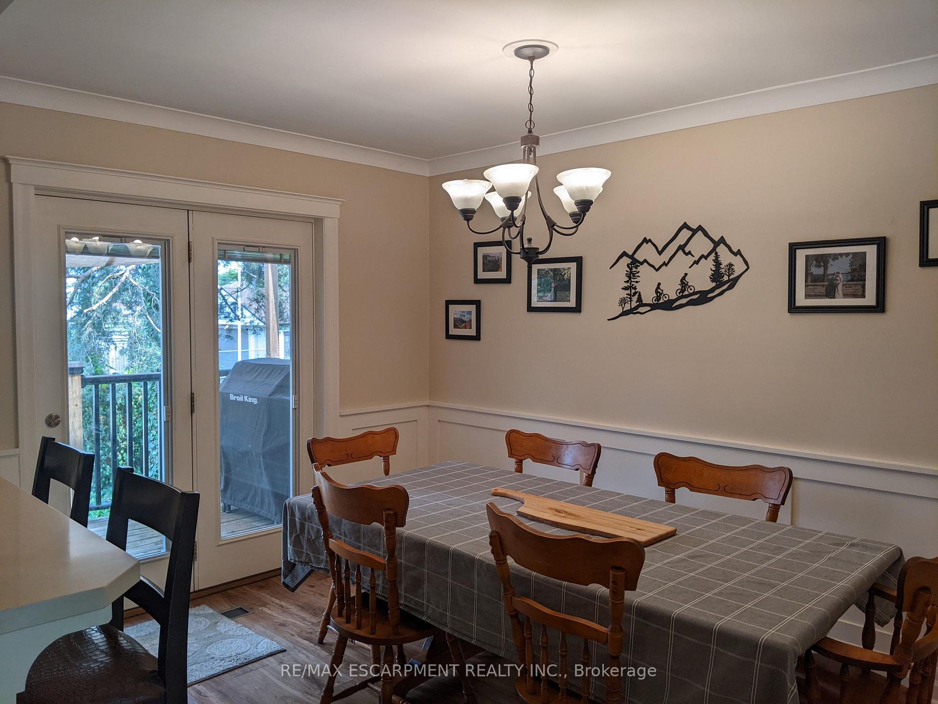 Photo 4 of 257 Dundonald Avenue, Hamilton, Rosedale — HOMEH