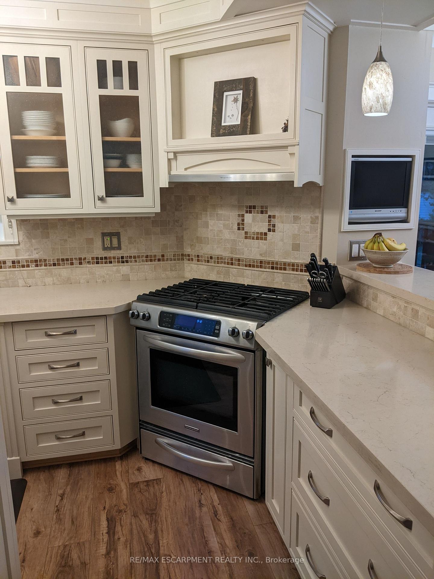 Photo 6 of 257 Dundonald Avenue, Hamilton, Rosedale — HOMEH