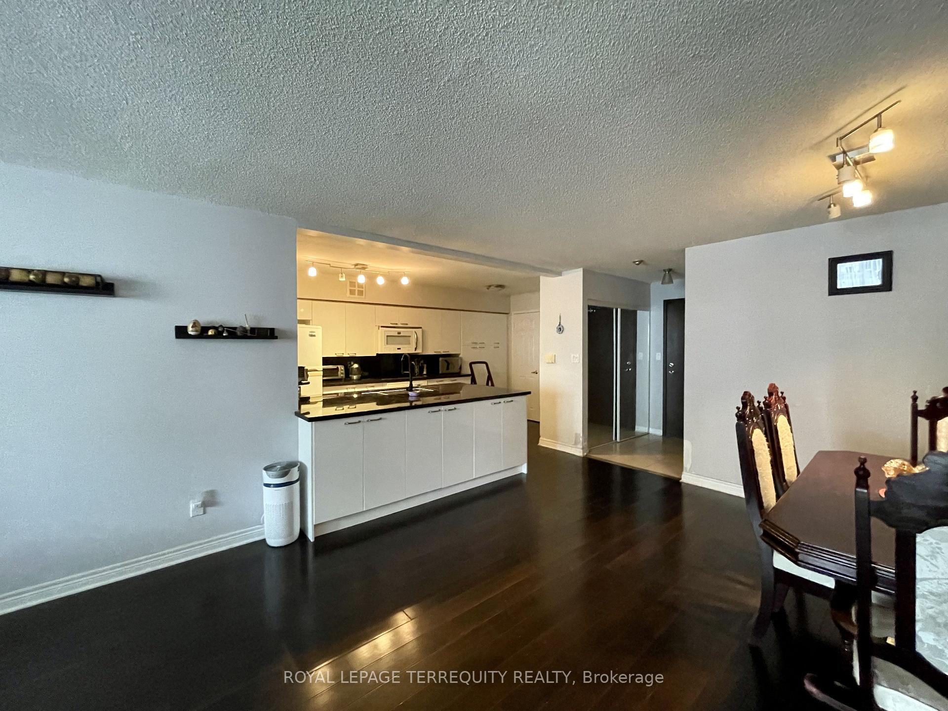 Photo 3 of Unit 1009, 30 Greenfield Avenue, North York, Willowdale East — HOMEH
