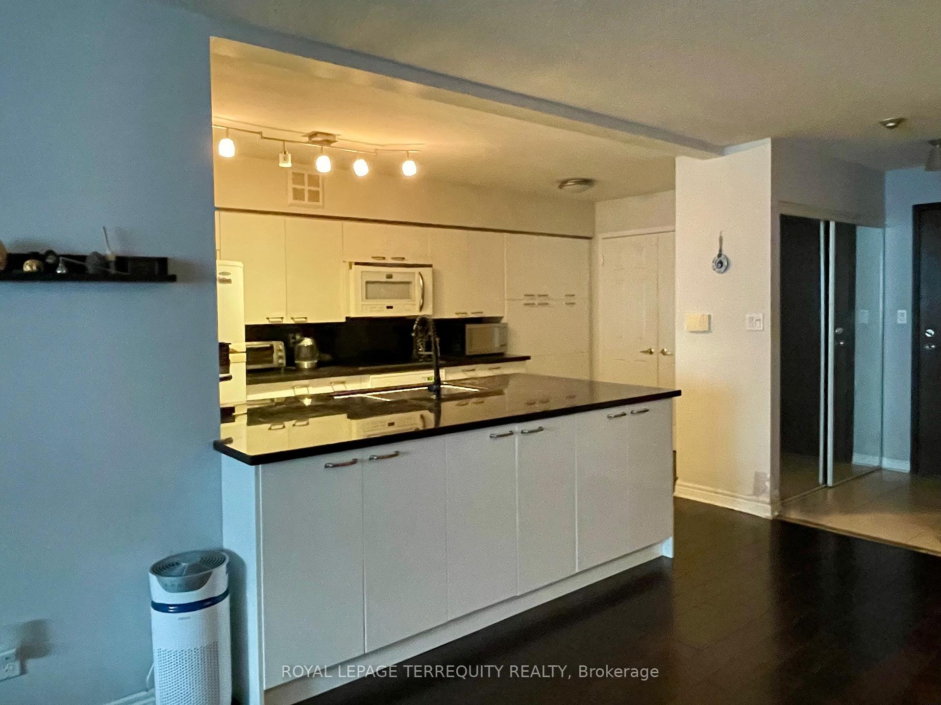 Photo 4 of Unit 1009, 30 Greenfield Avenue, North York, Willowdale East — HOMEH