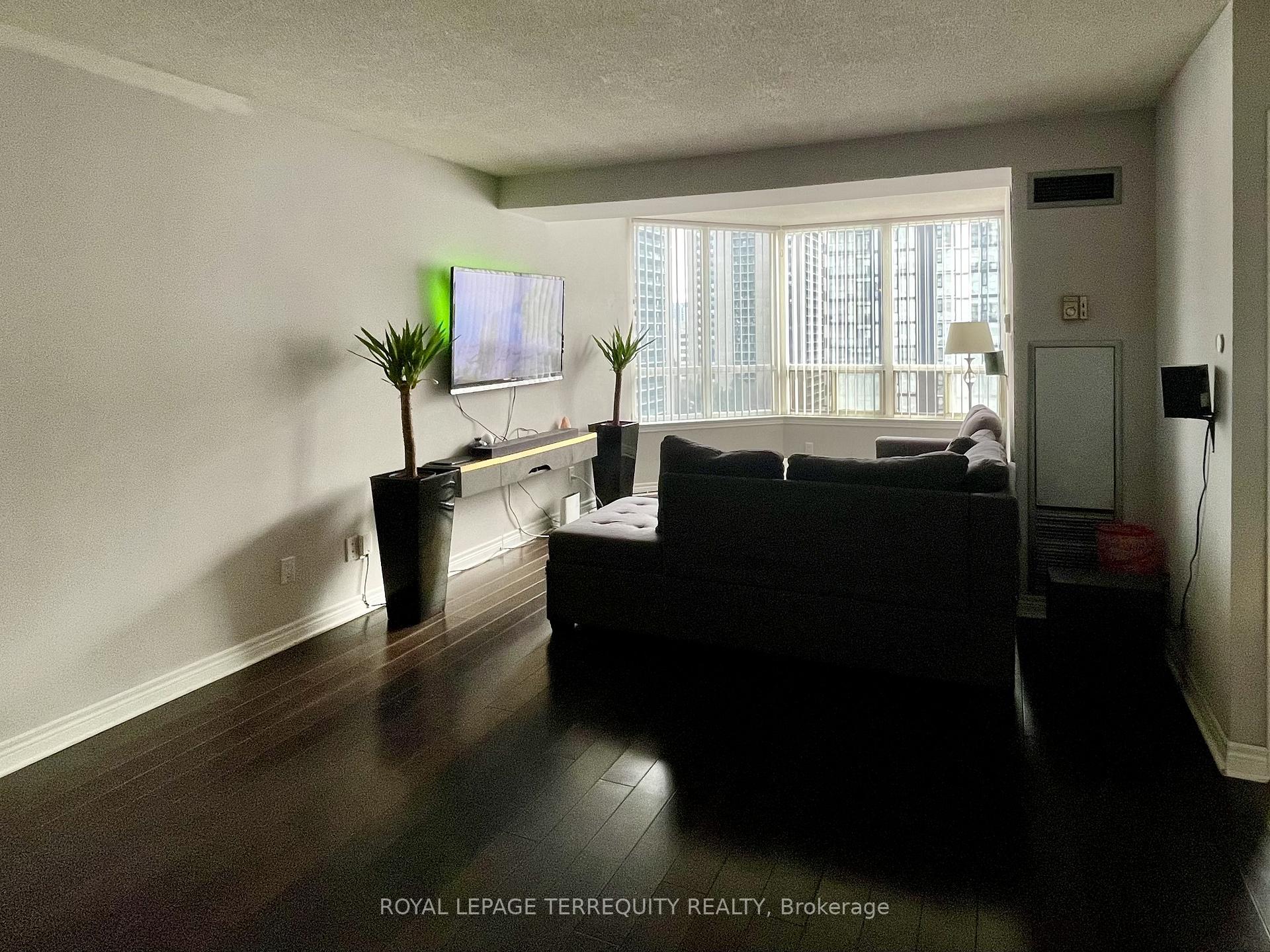 Photo 8 of Unit 1009, 30 Greenfield Avenue, North York, Willowdale East — HOMEH