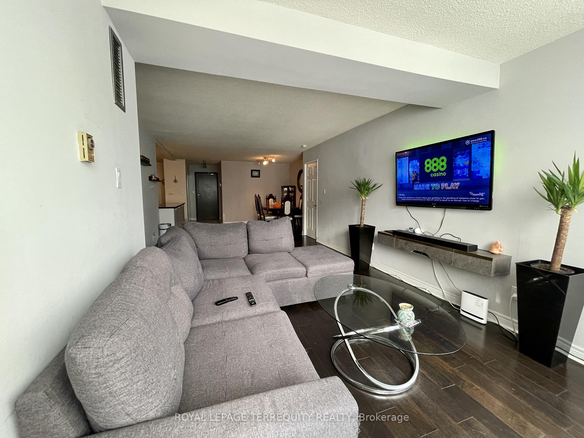 Photo 10 of Unit 1009, 30 Greenfield Avenue, North York, Willowdale East — HOMEH