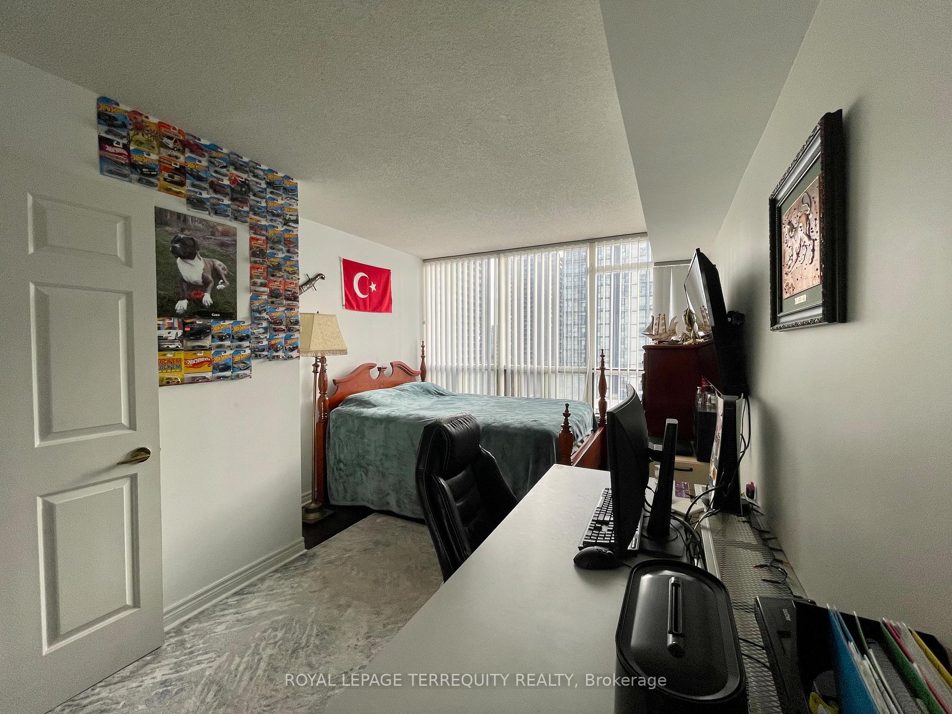 Photo 11 of Unit 1009, 30 Greenfield Avenue, North York, Willowdale East — HOMEH