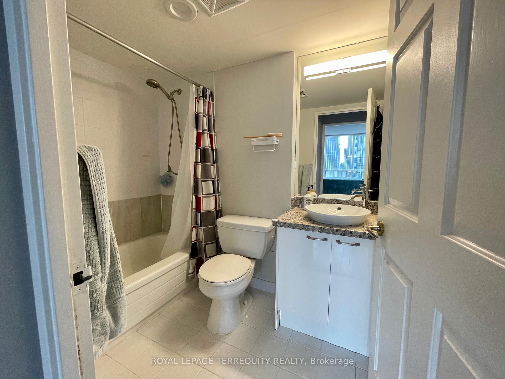 Photo 14 of Unit 1009, 30 Greenfield Avenue, North York, Willowdale East — HOMEH