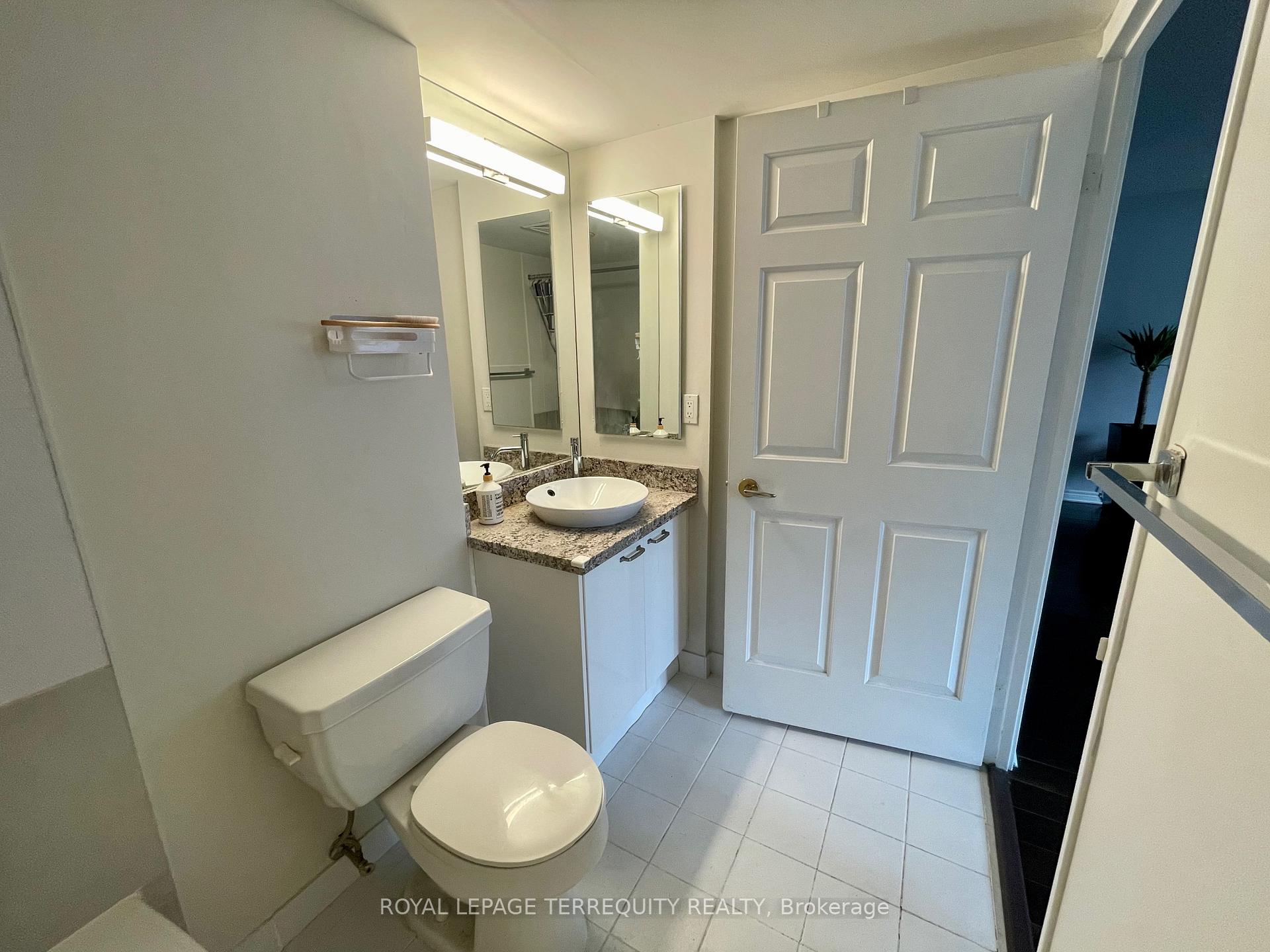Photo 15 of Unit 1009, 30 Greenfield Avenue, North York, Willowdale East — HOMEH